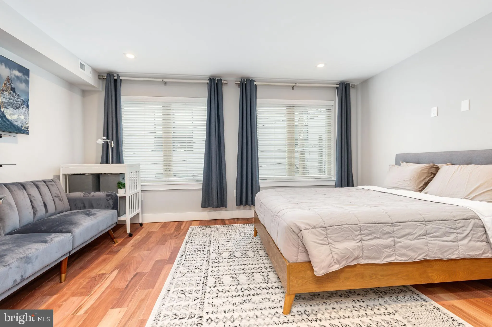 Philadelphia, Pennsylvania 19130, United States, 3 Bedrooms Bedrooms, ,3 BathroomsBathrooms,Residential,Coming Soon,142824