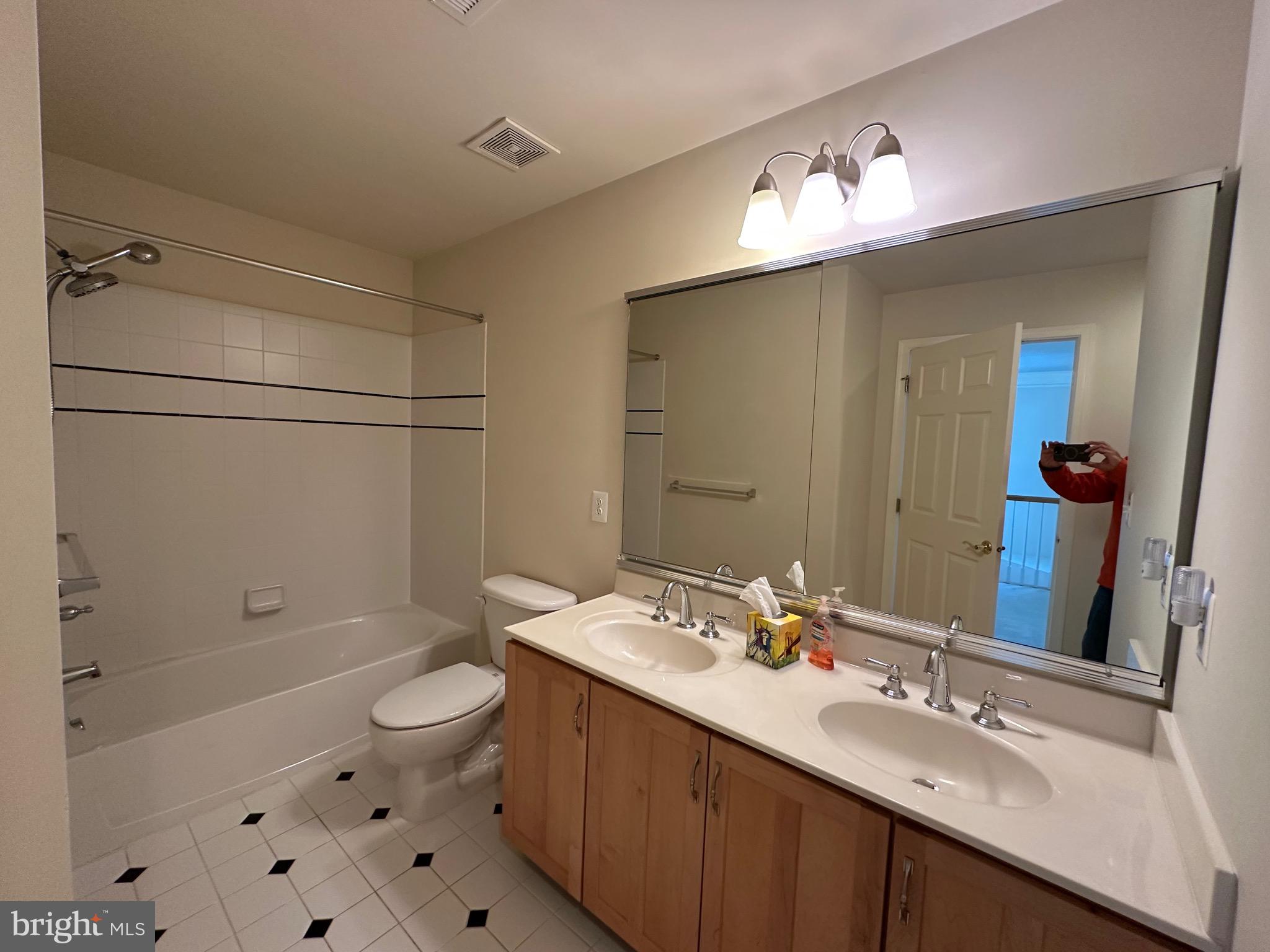 BELMONT COUNTRY CLUB - Residential Lease