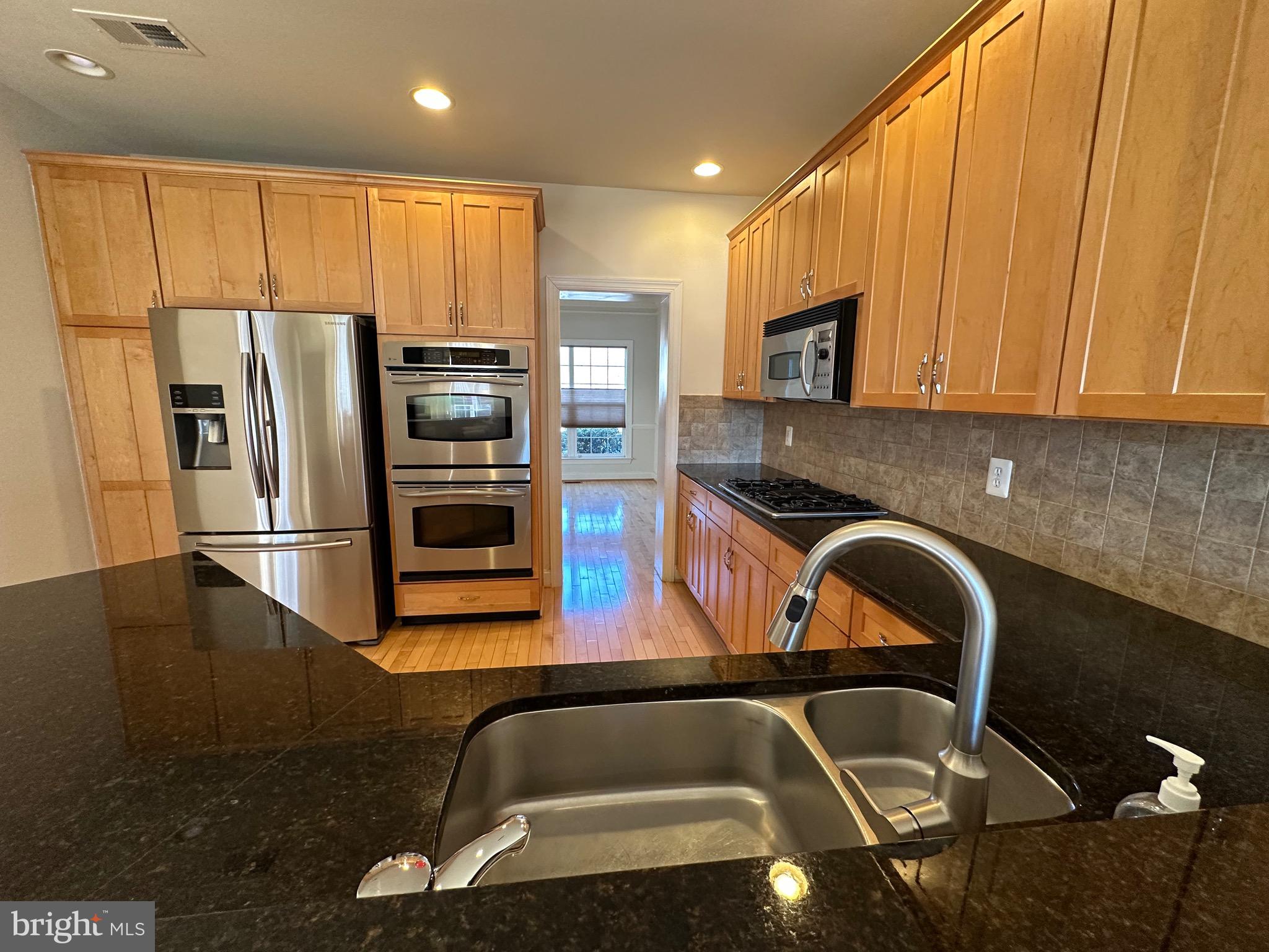 BELMONT COUNTRY CLUB - Residential Lease