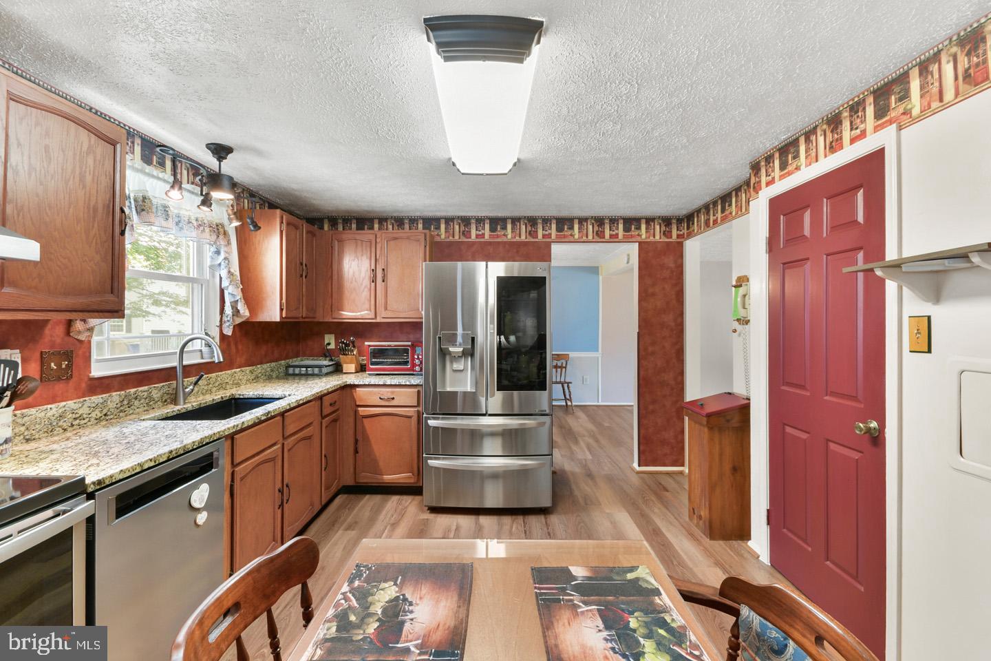 1828 LAWNVIEW DRIVE