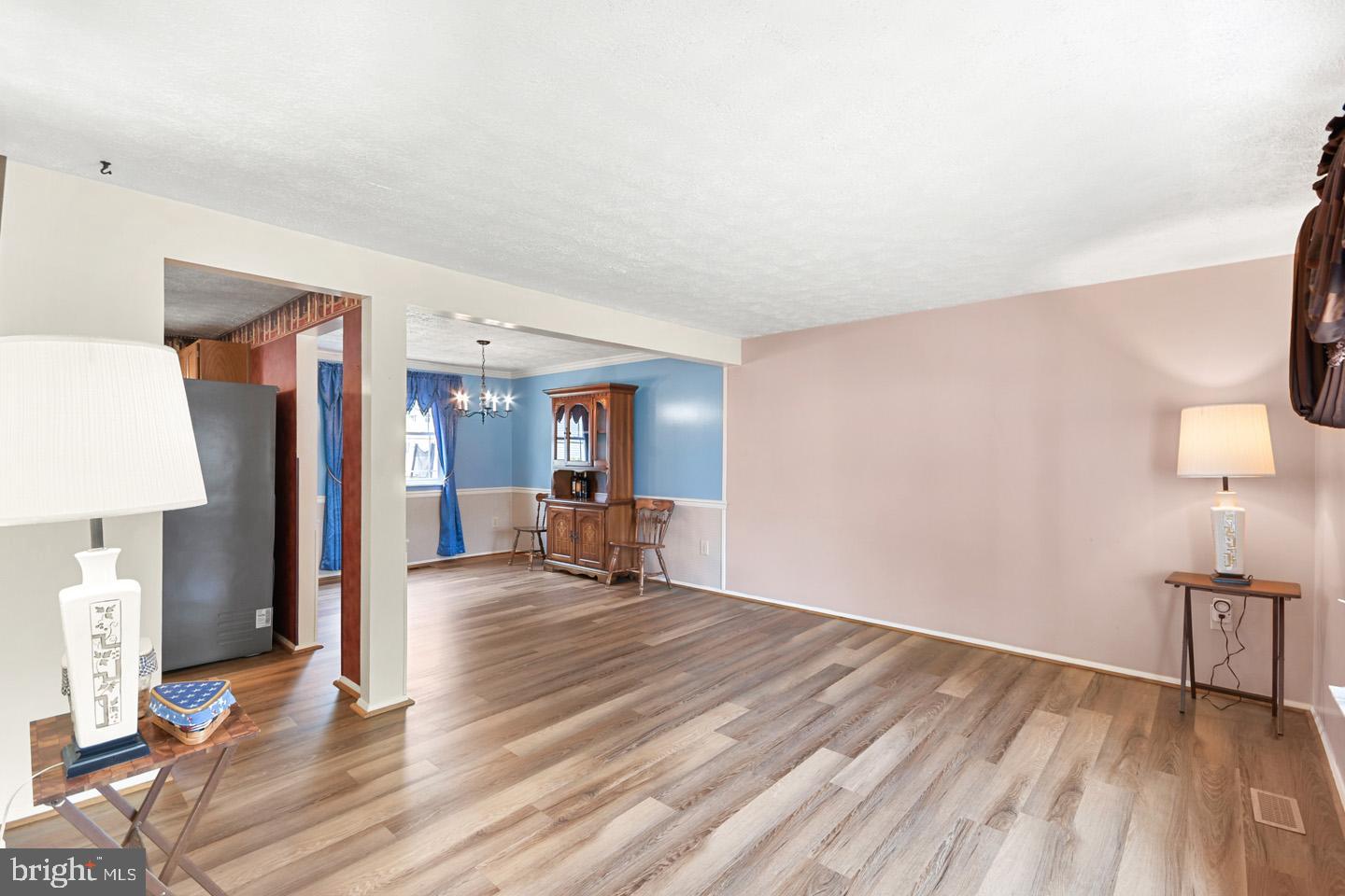 1828 LAWNVIEW DRIVE