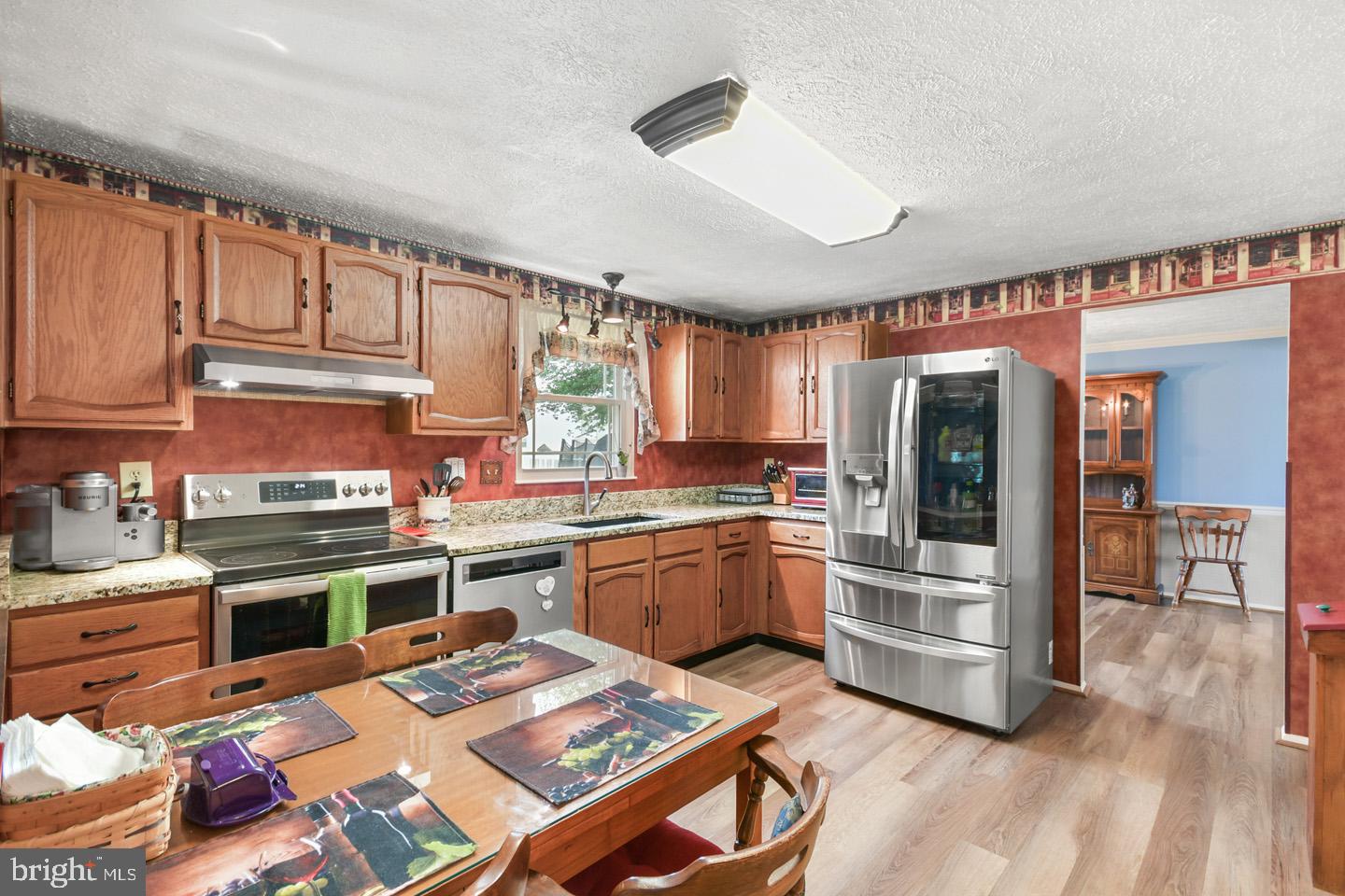 1828 LAWNVIEW DRIVE