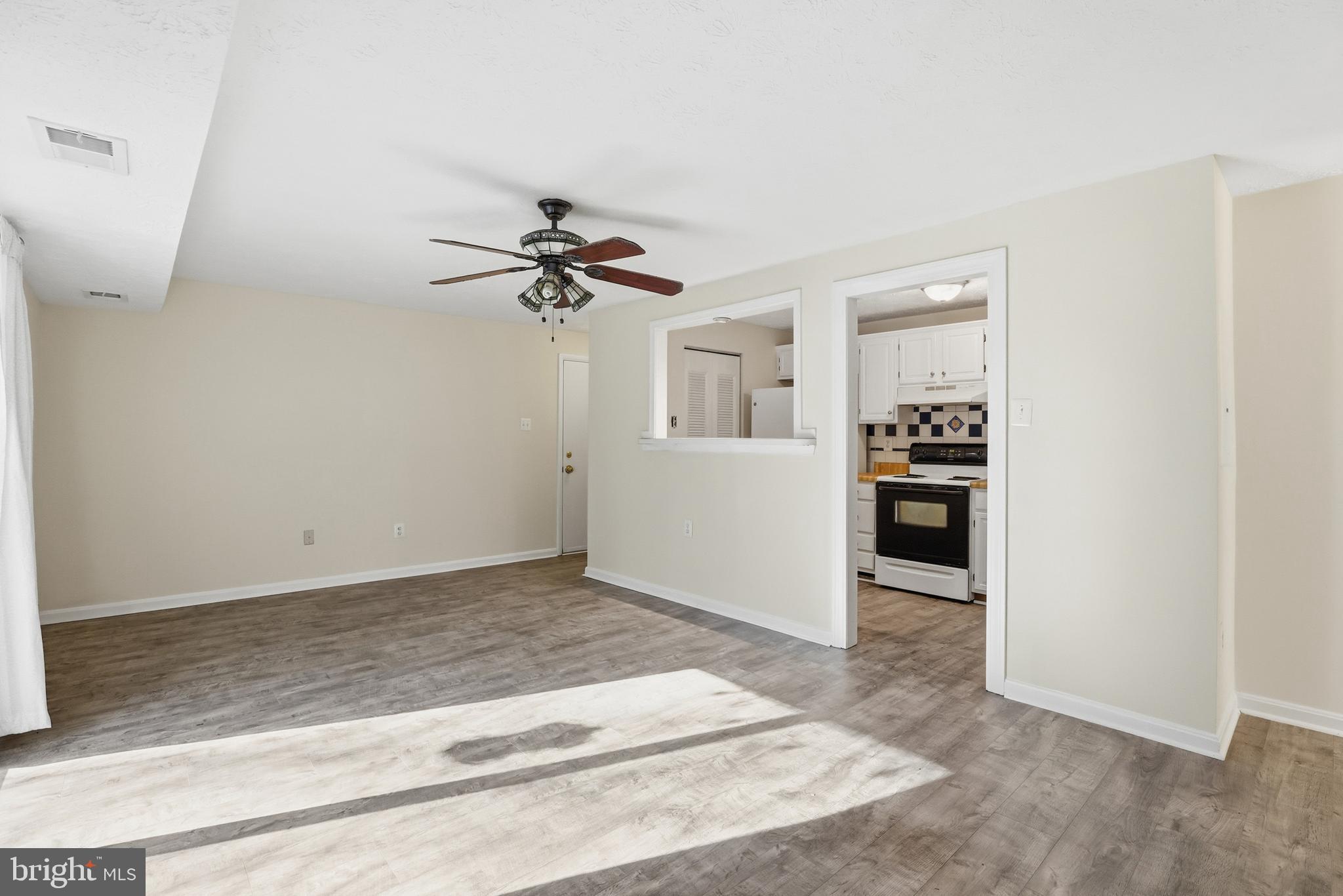 KNOLLS AT NORTH LAKE CONDOMINIUM - Residential