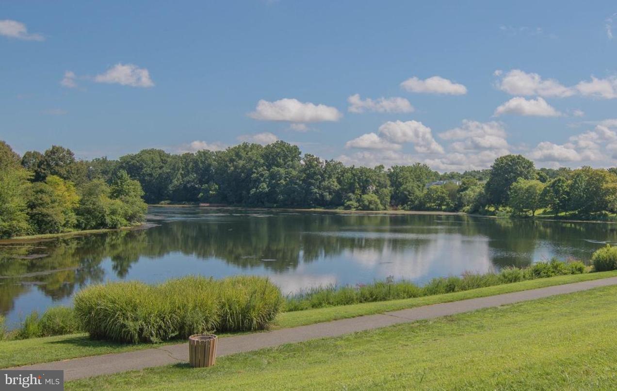 KNOLLS AT NORTH LAKE CONDOMINIUM - Residential