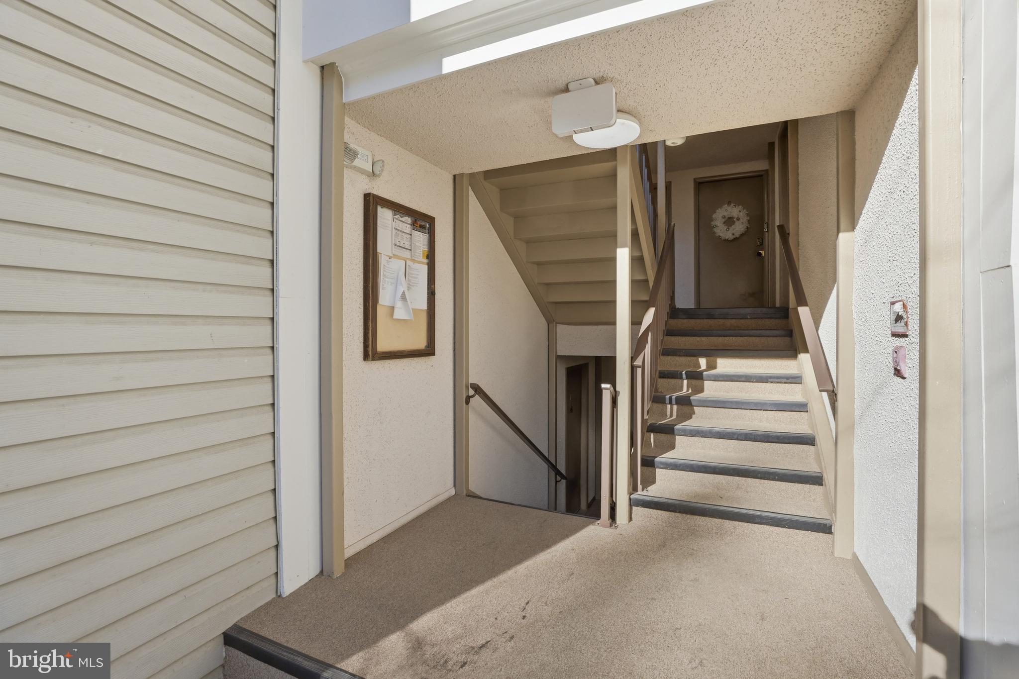 KNOLLS AT NORTH LAKE CONDOMINIUM - Residential