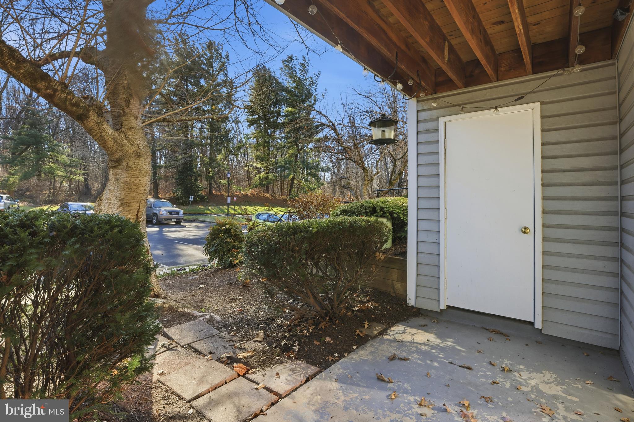 KNOLLS AT NORTH LAKE CONDOMINIUM - Residential