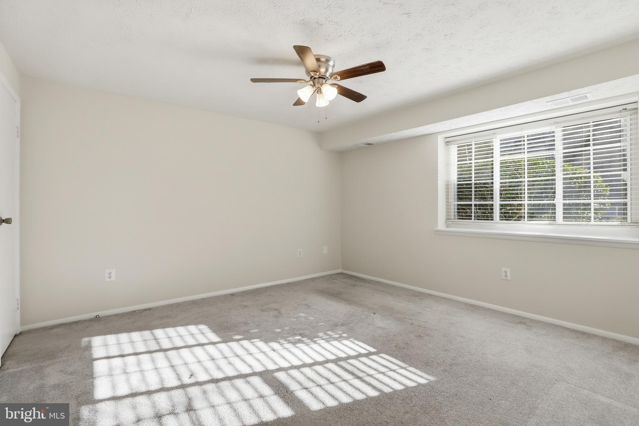 KNOLLS AT NORTH LAKE CONDOMINIUM - Residential