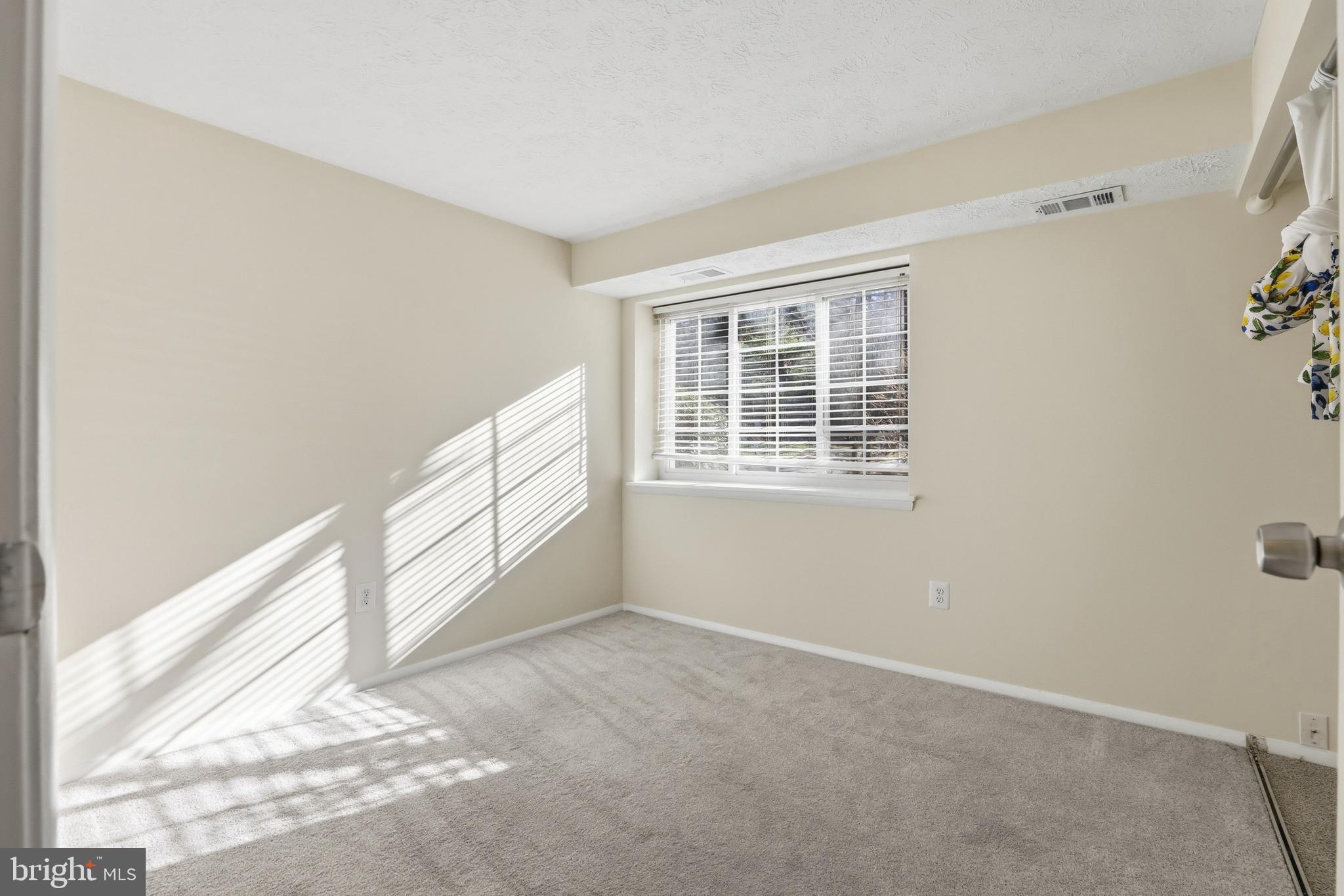 KNOLLS AT NORTH LAKE CONDOMINIUM - Residential