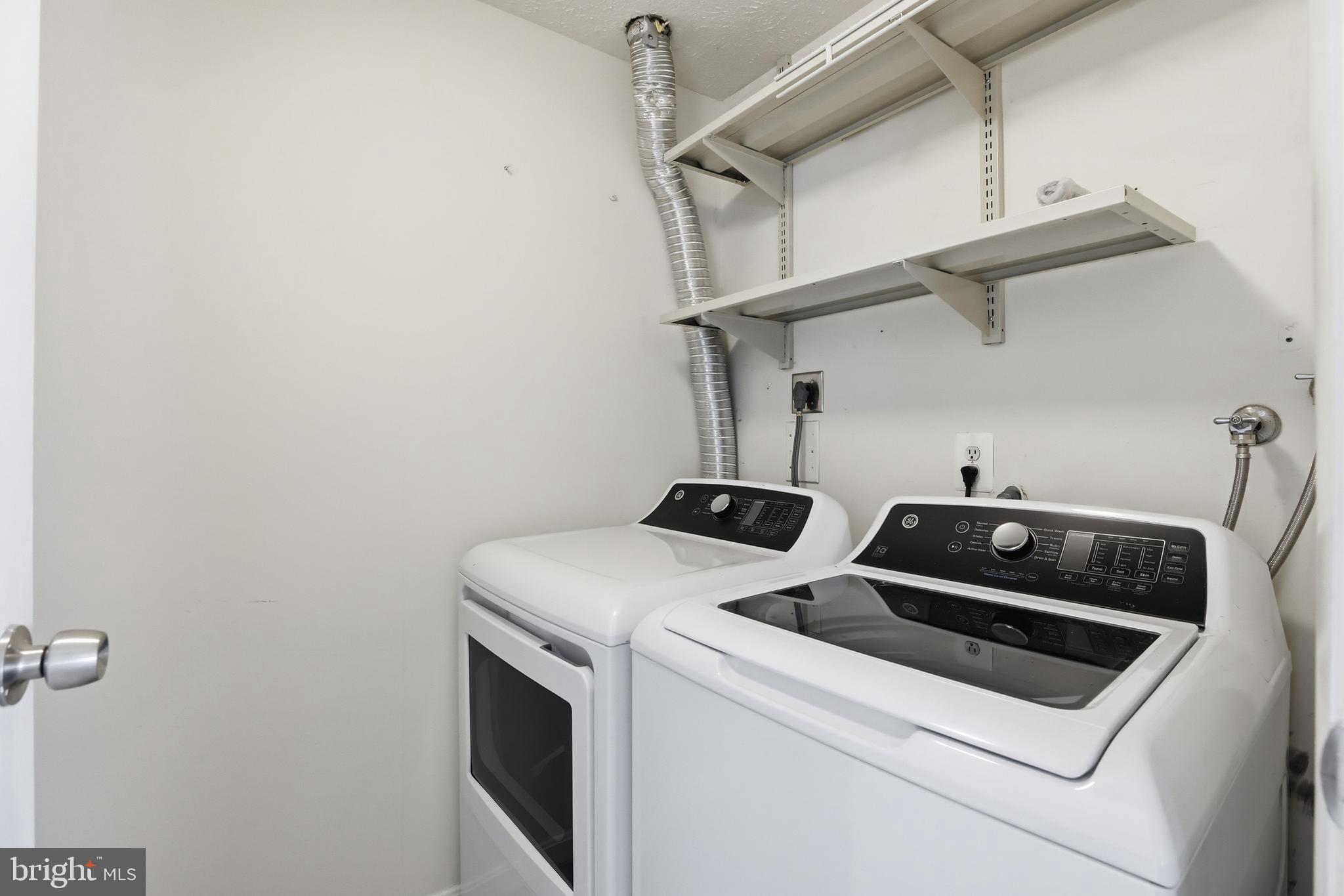 KNOLLS AT NORTH LAKE CONDOMINIUM - Residential