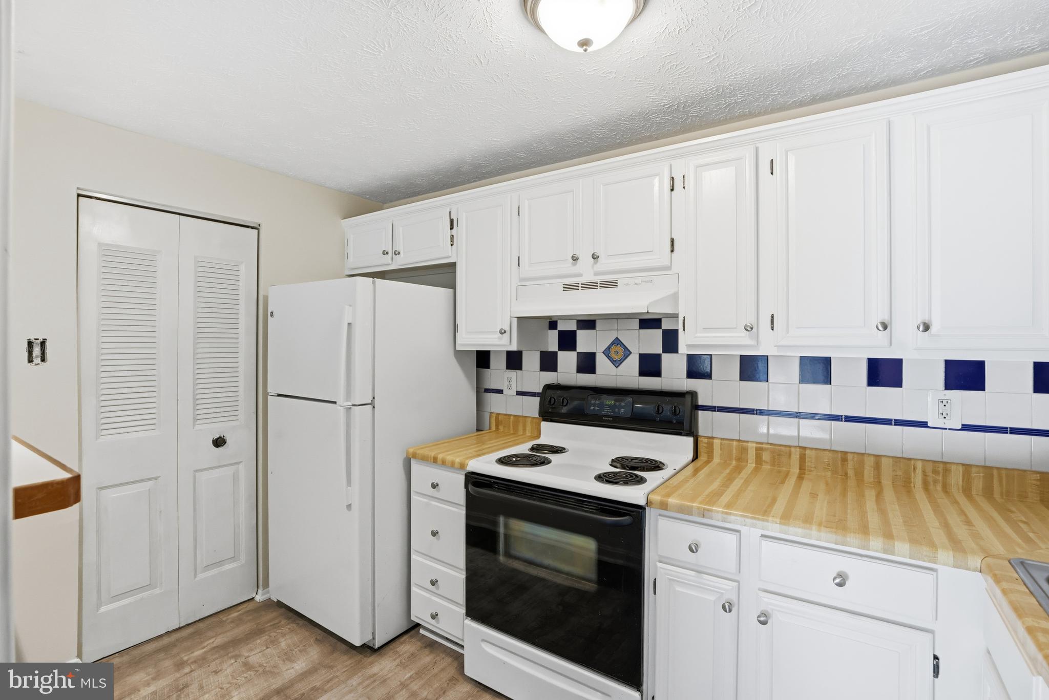 KNOLLS AT NORTH LAKE CONDOMINIUM - Residential