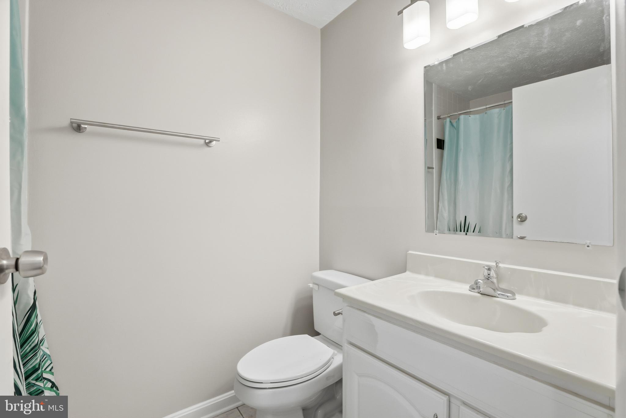 KNOLLS AT NORTH LAKE CONDOMINIUM - Residential