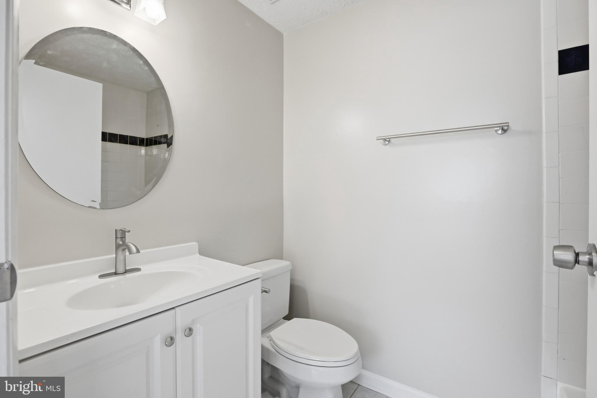 KNOLLS AT NORTH LAKE CONDOMINIUM - Residential