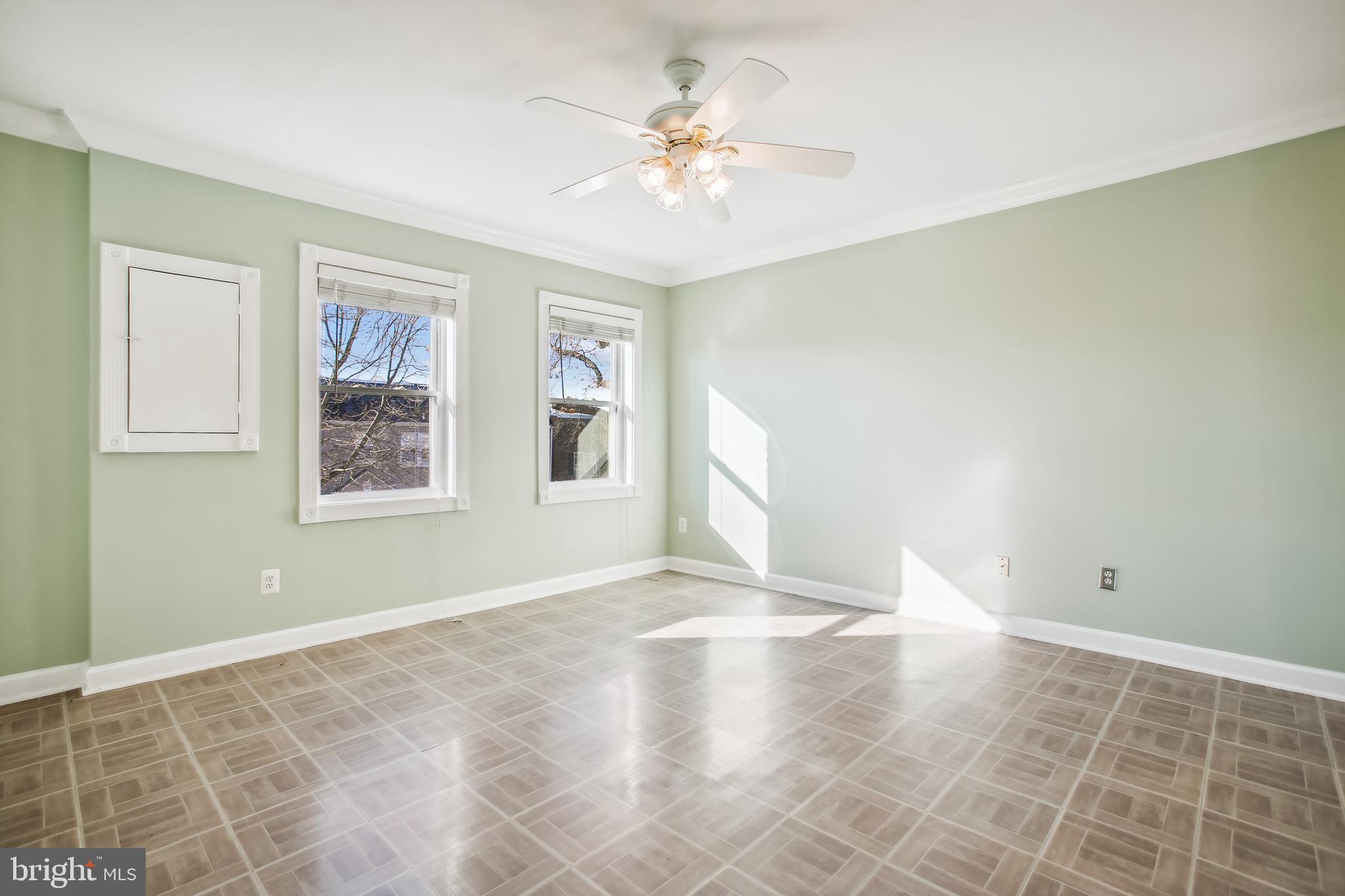1246 QUEEN STREET NE 3