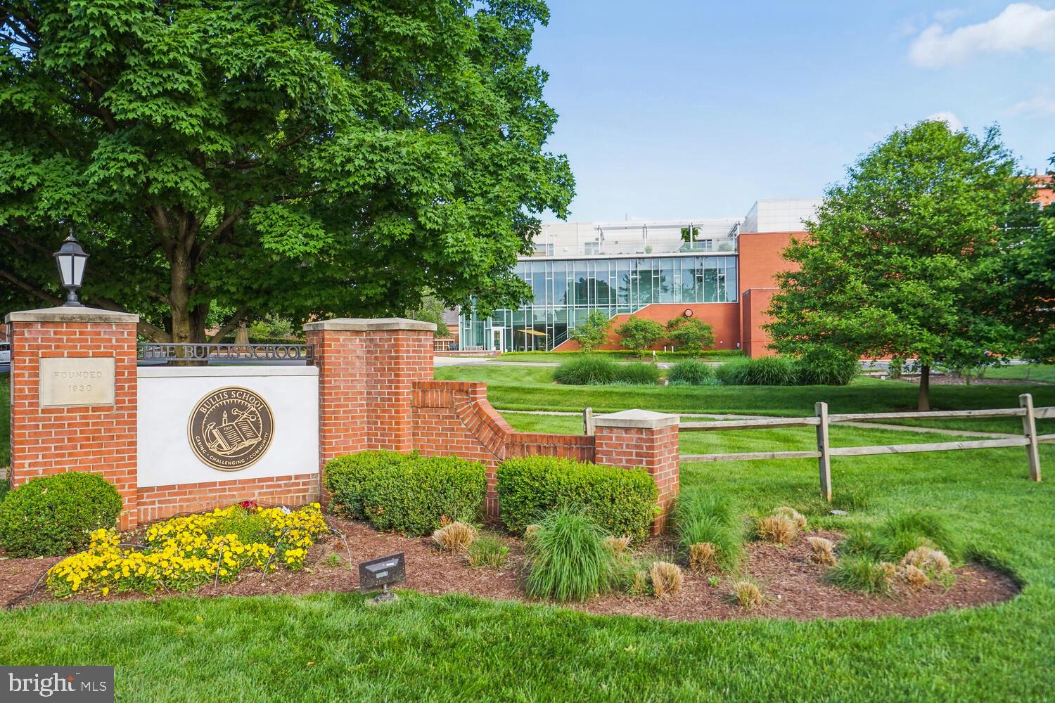 FALCONHURST - Residential