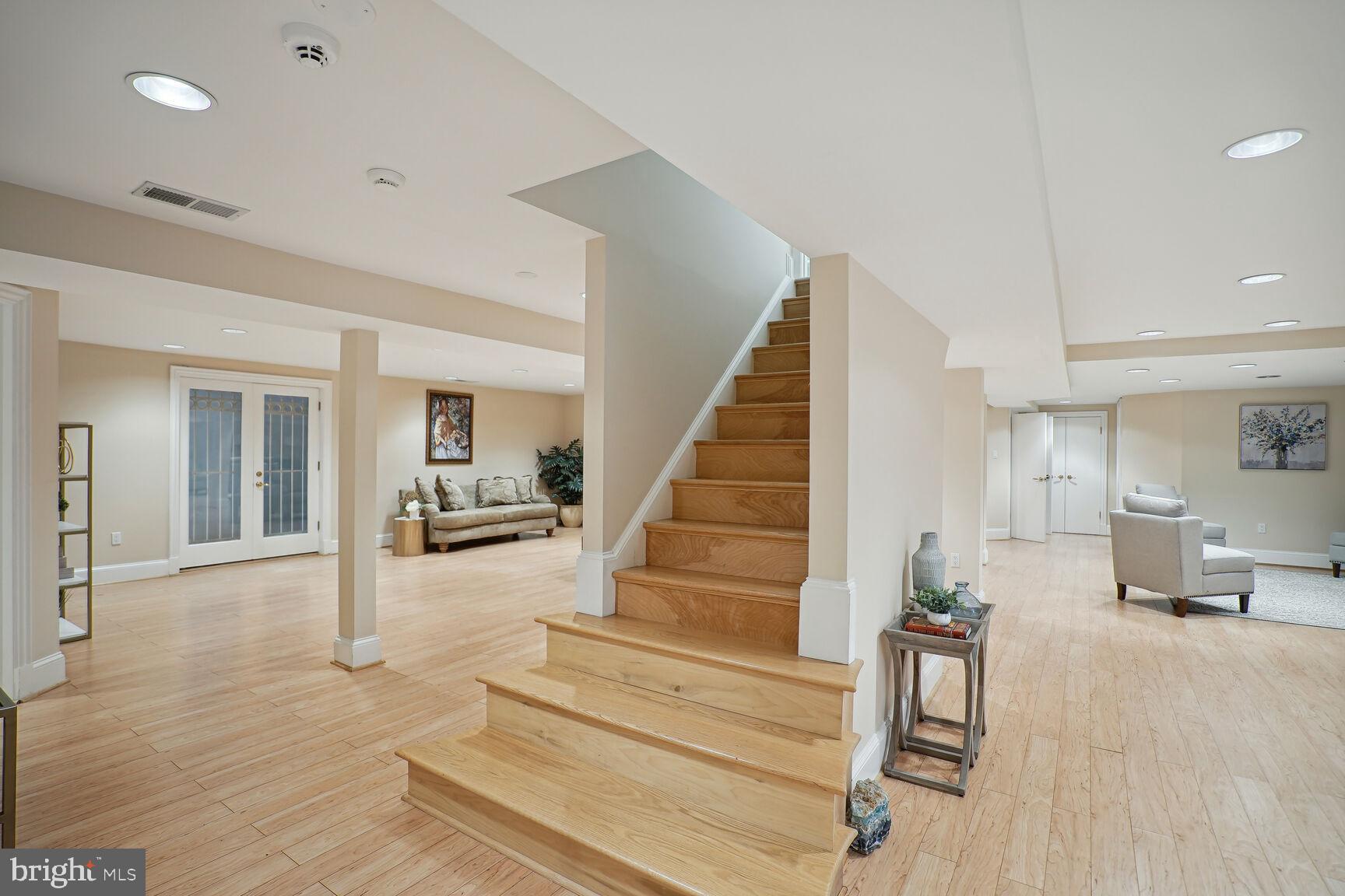 FALCONHURST - Residential