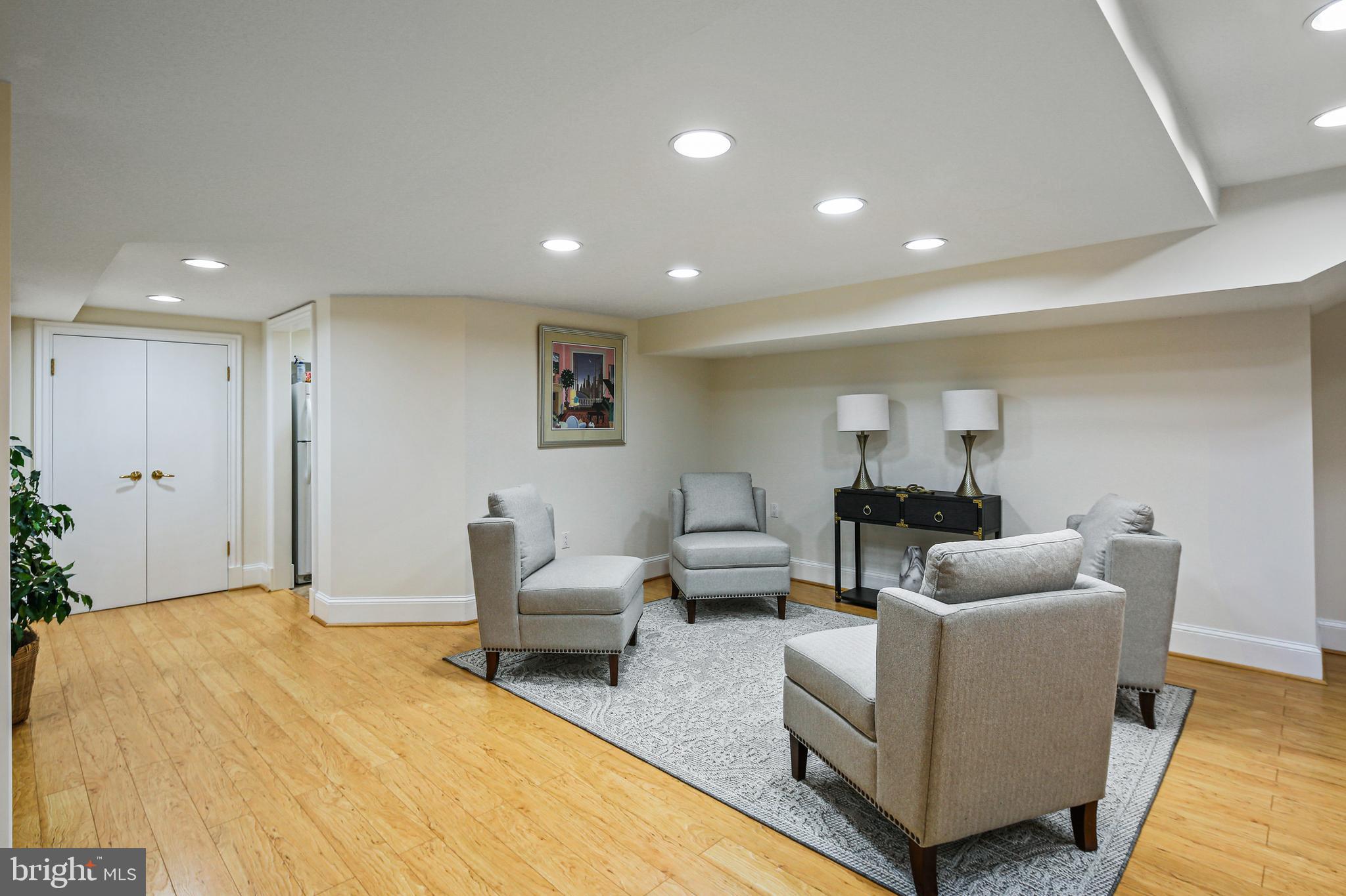 FALCONHURST - Residential