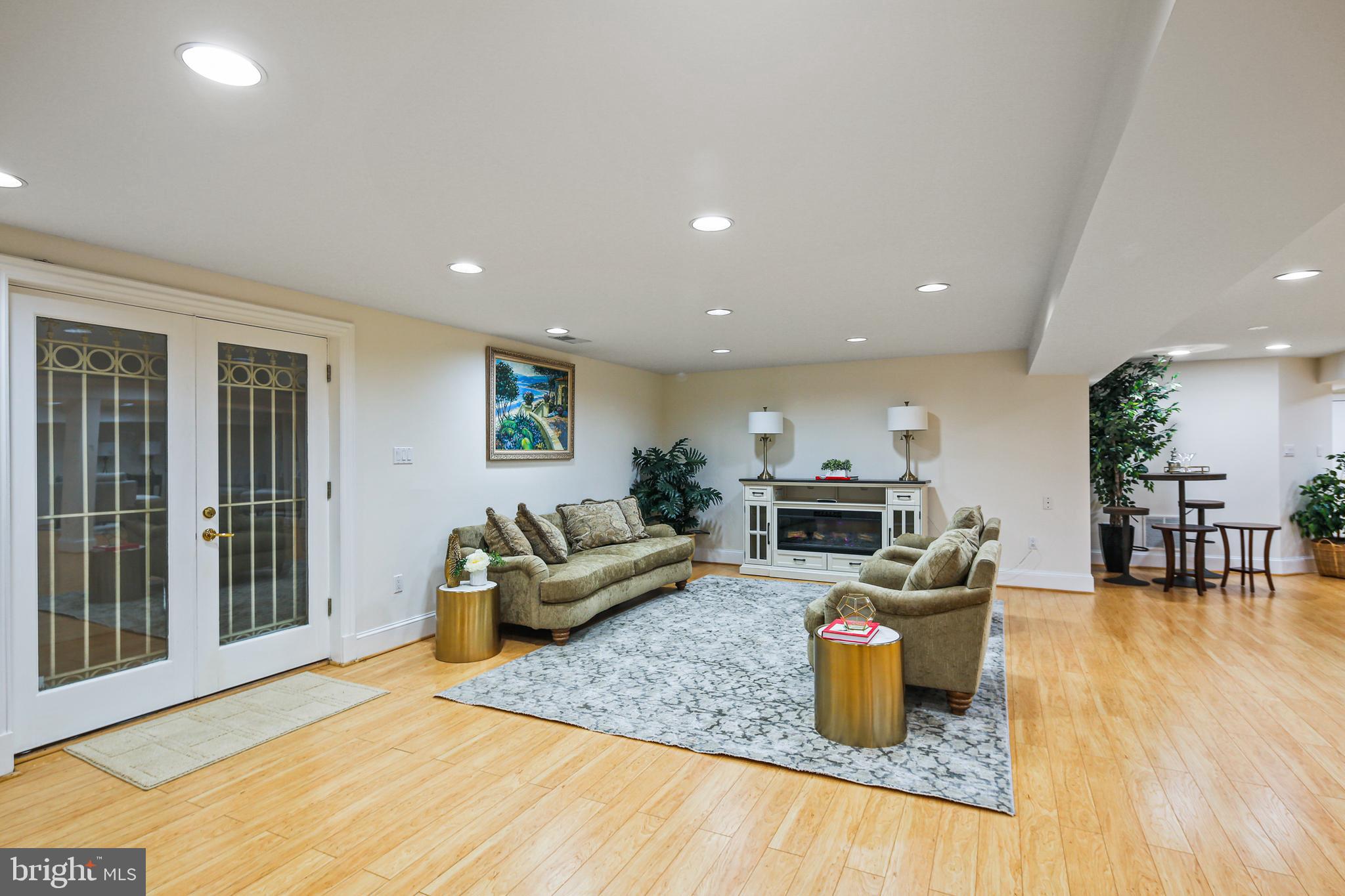 FALCONHURST - Residential