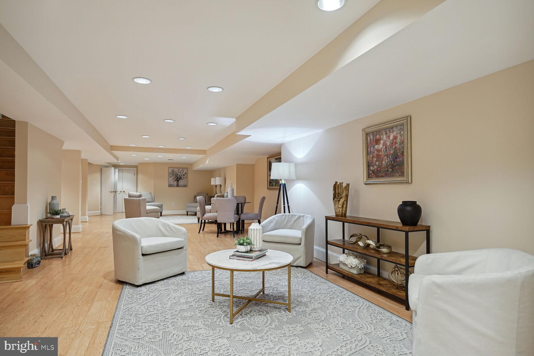 FALCONHURST - Residential