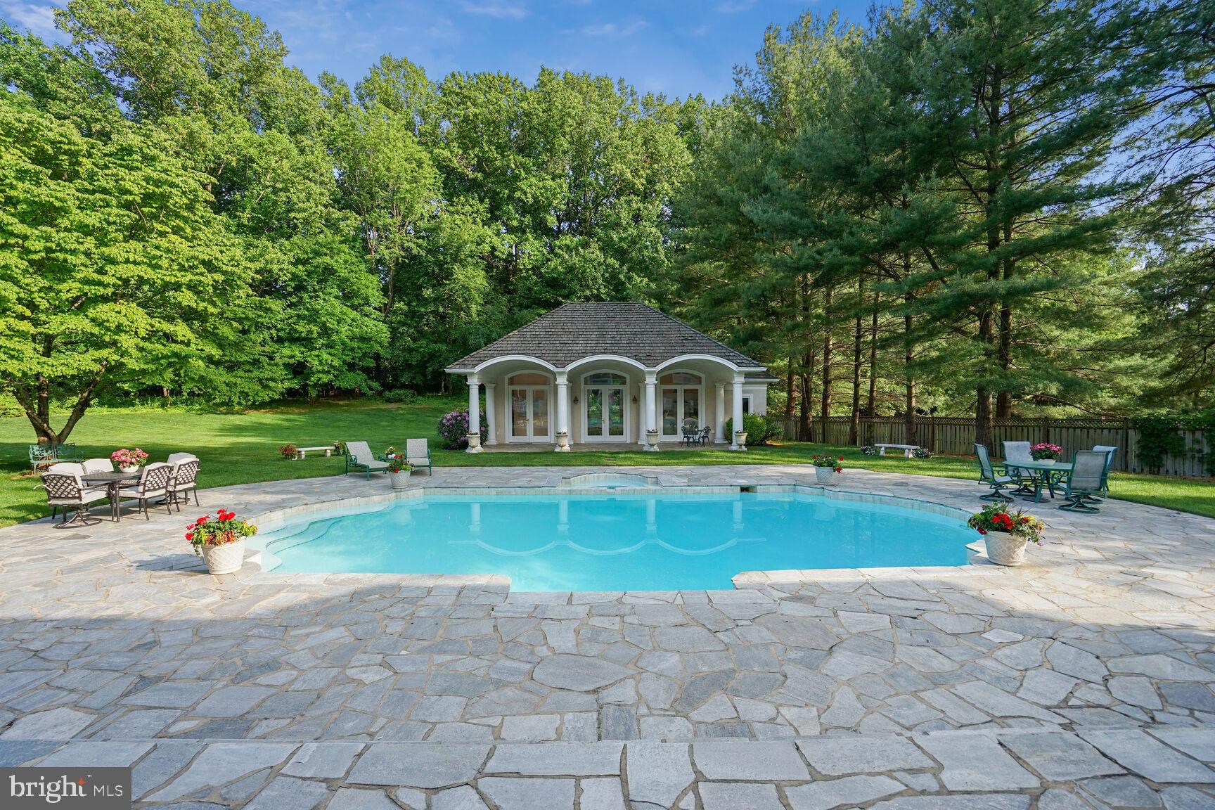 FALCONHURST - Residential