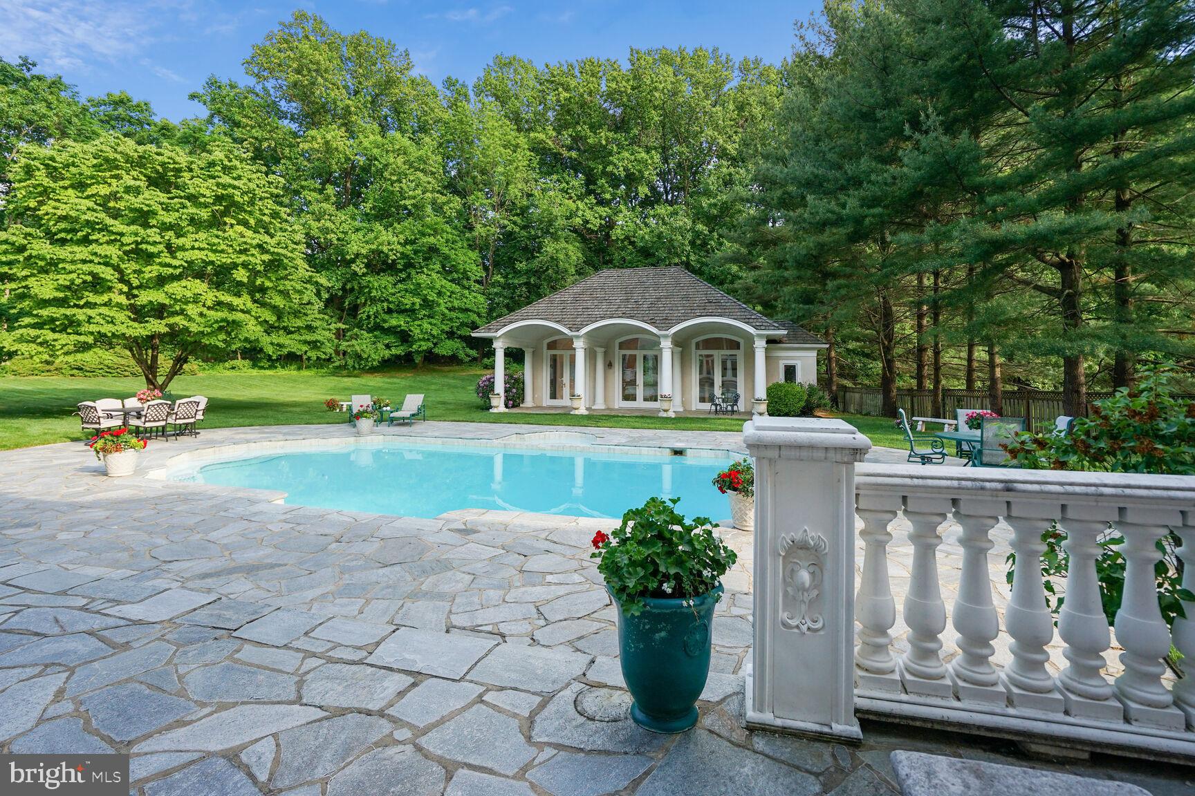 FALCONHURST - Residential