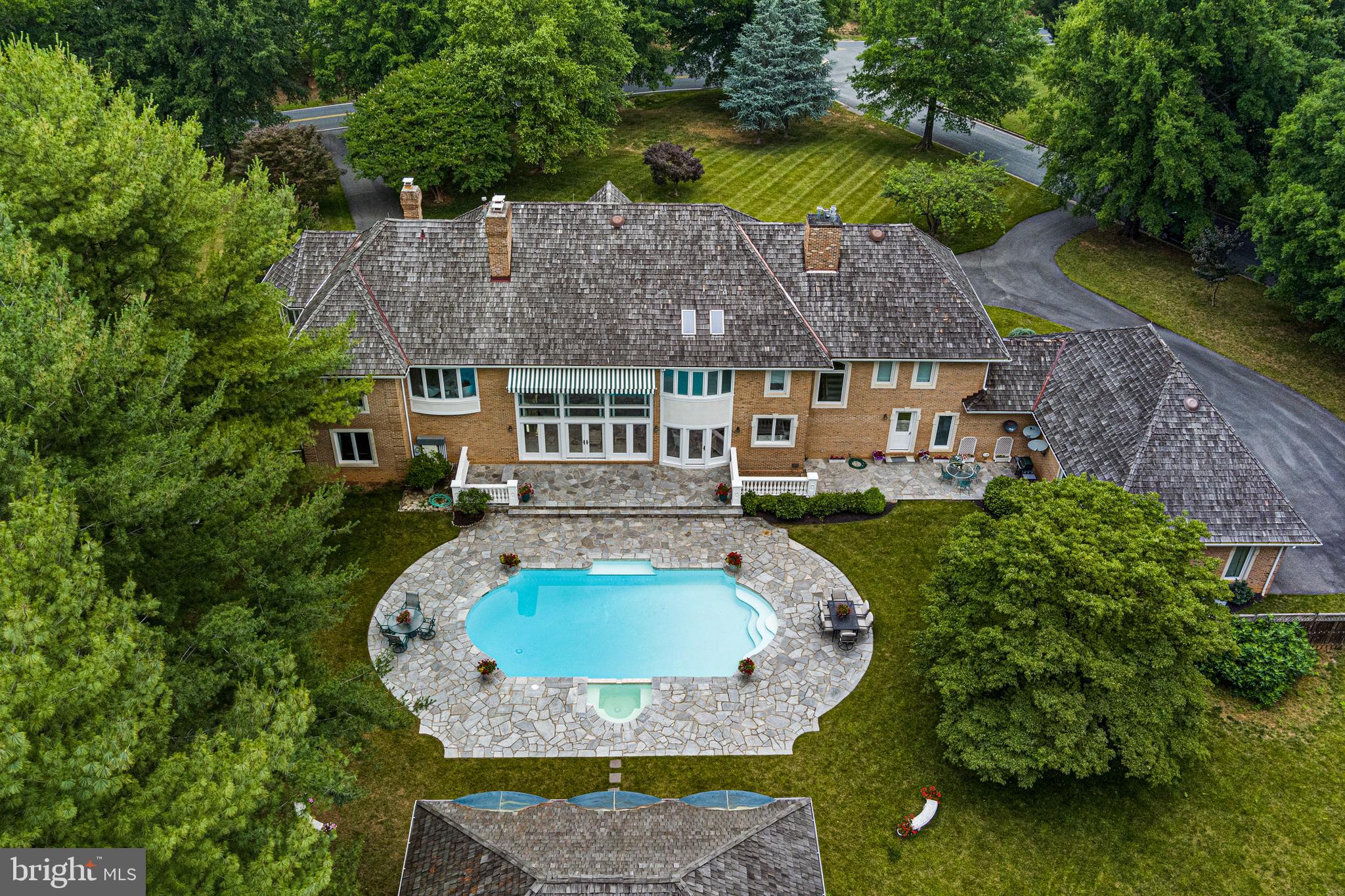 FALCONHURST - Residential