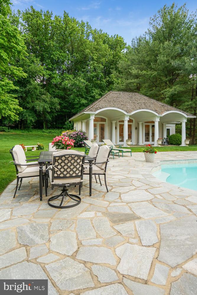 FALCONHURST - Residential