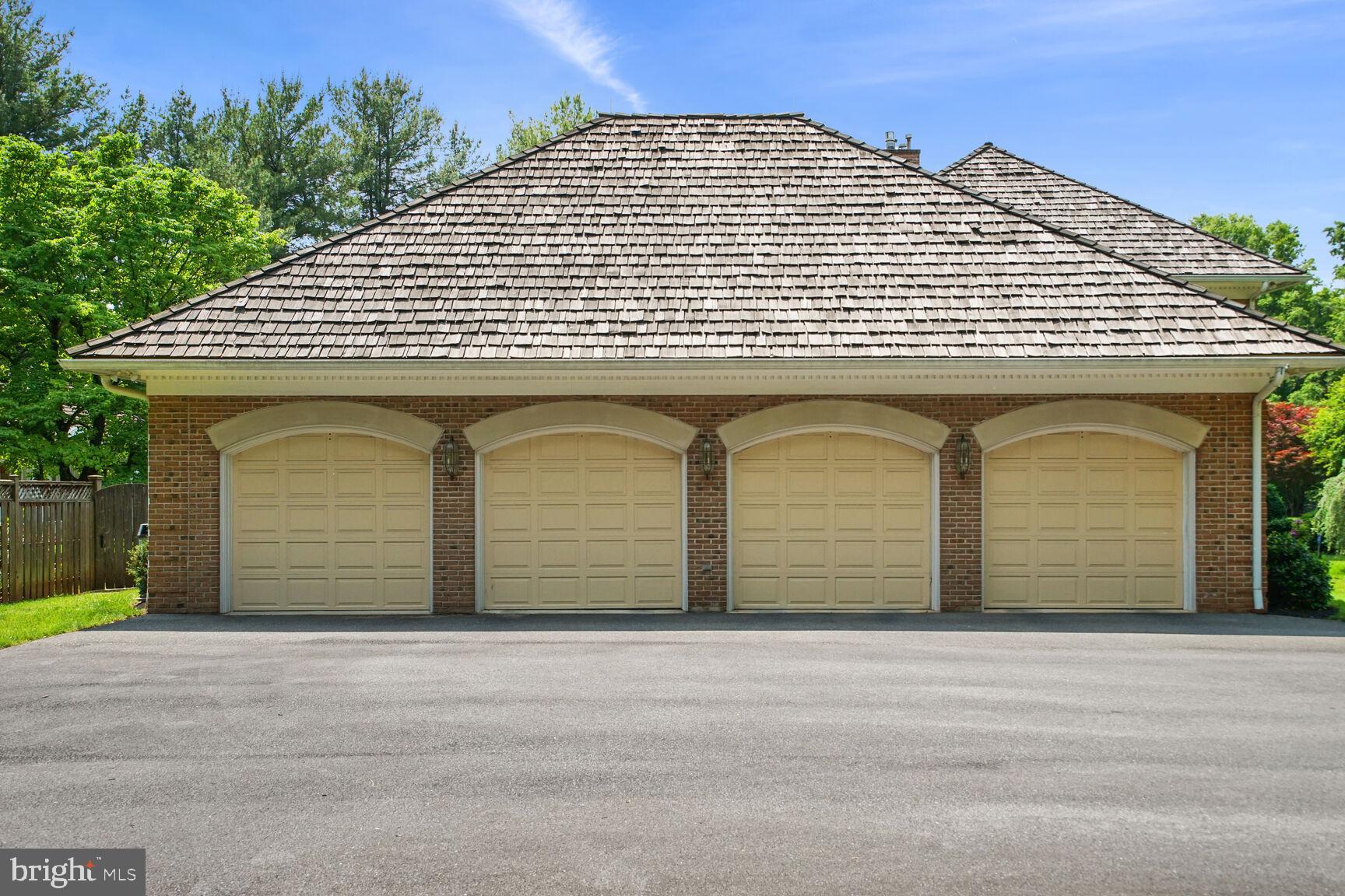 FALCONHURST - Residential