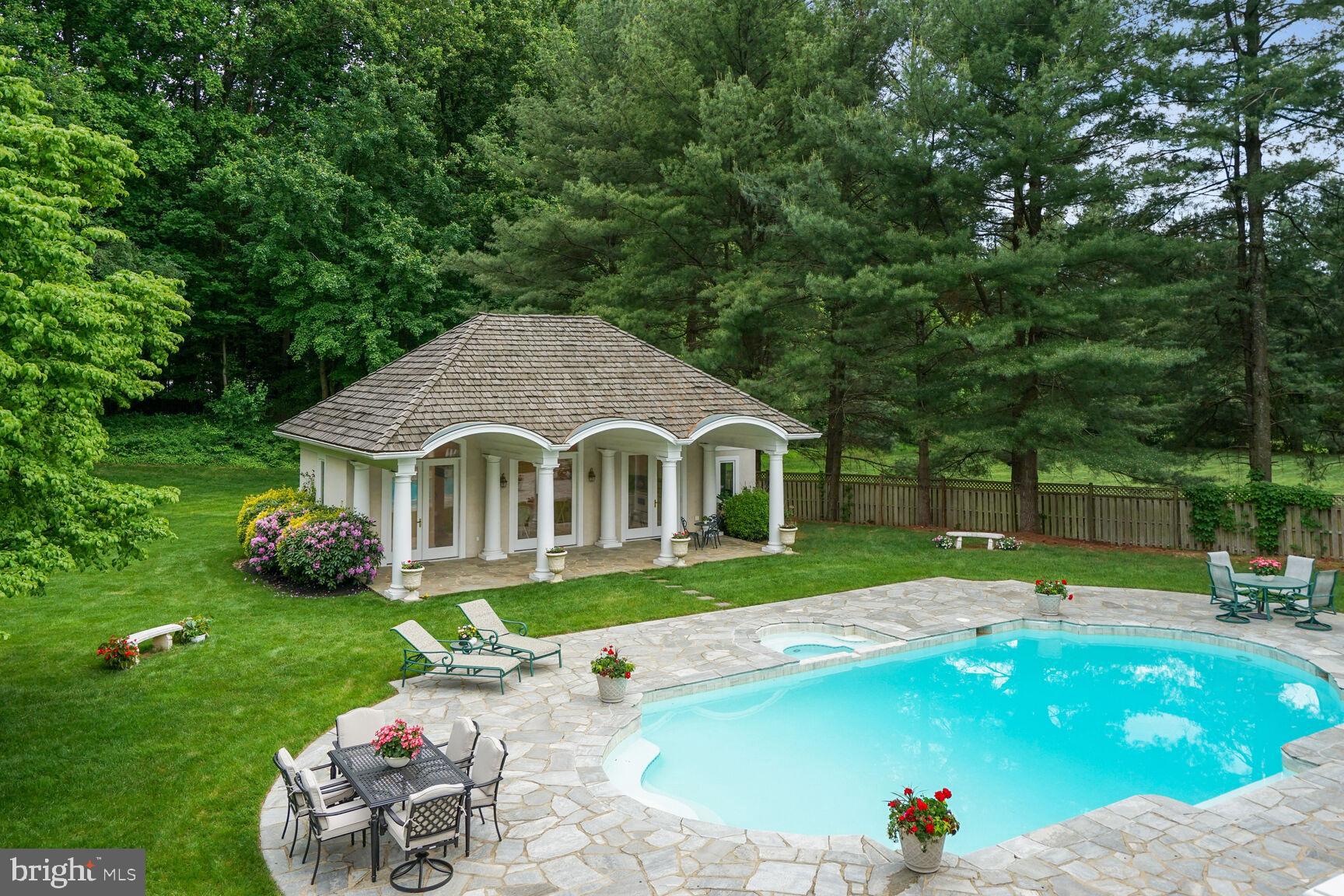 FALCONHURST - Residential