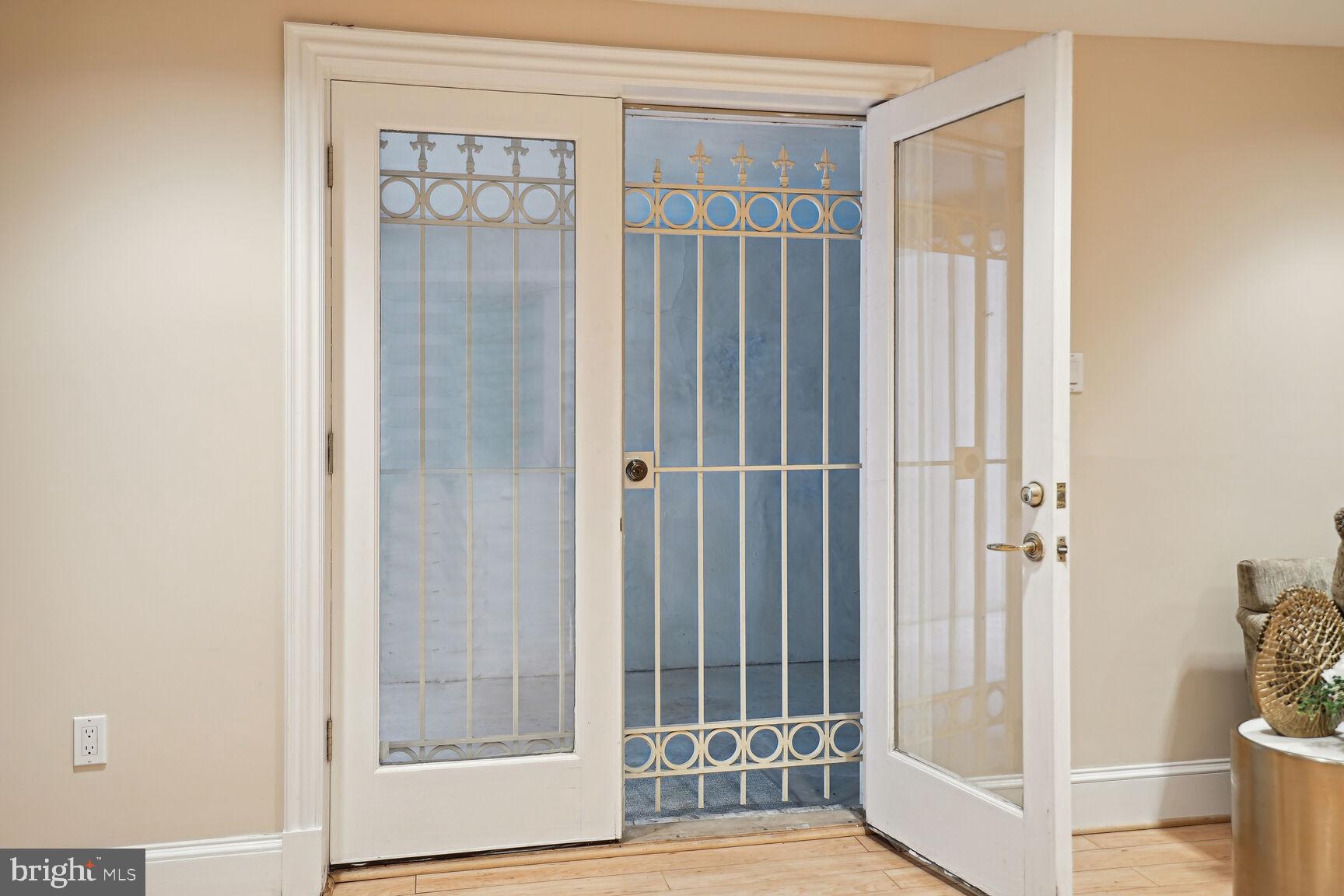 FALCONHURST - Residential