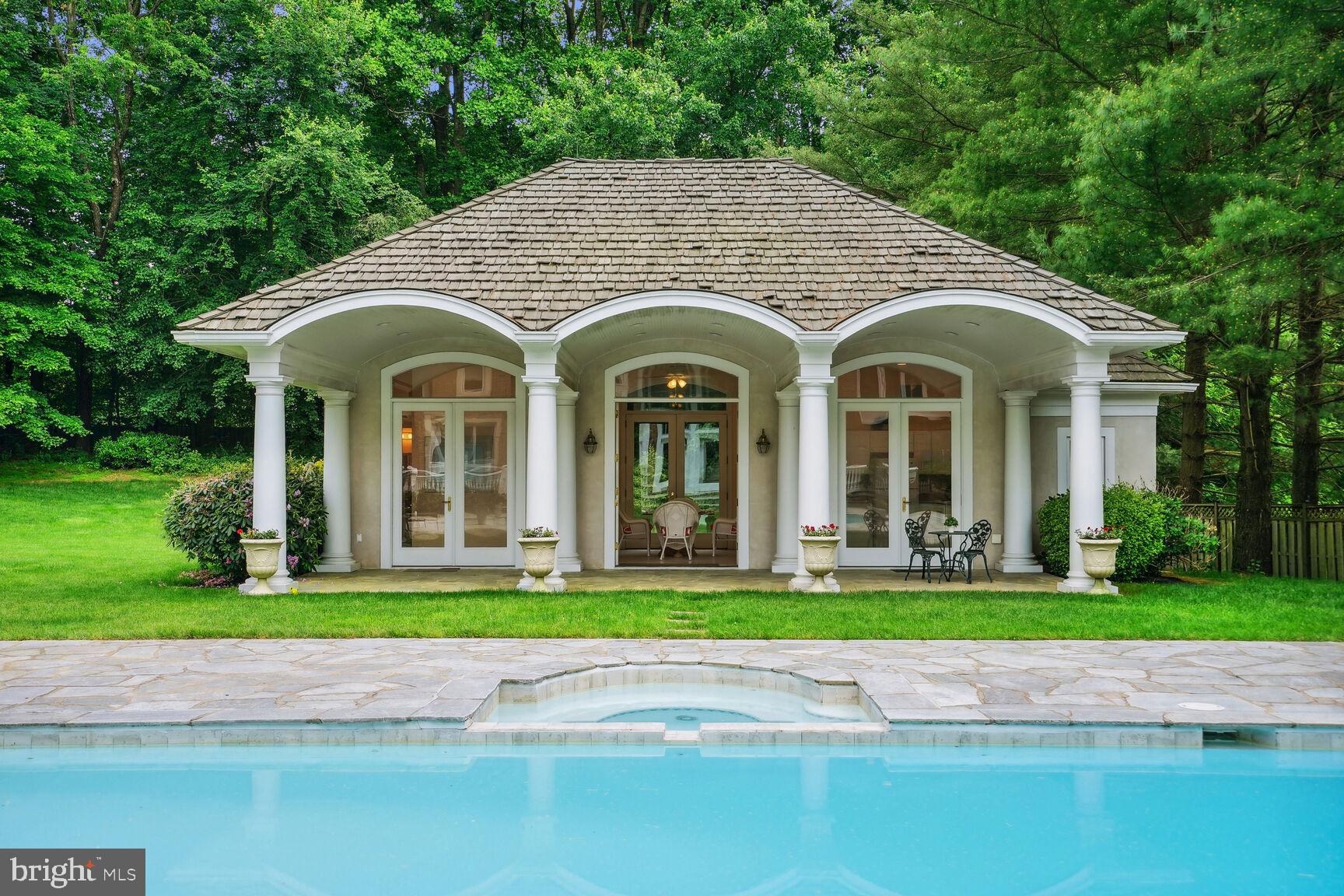 FALCONHURST - Residential