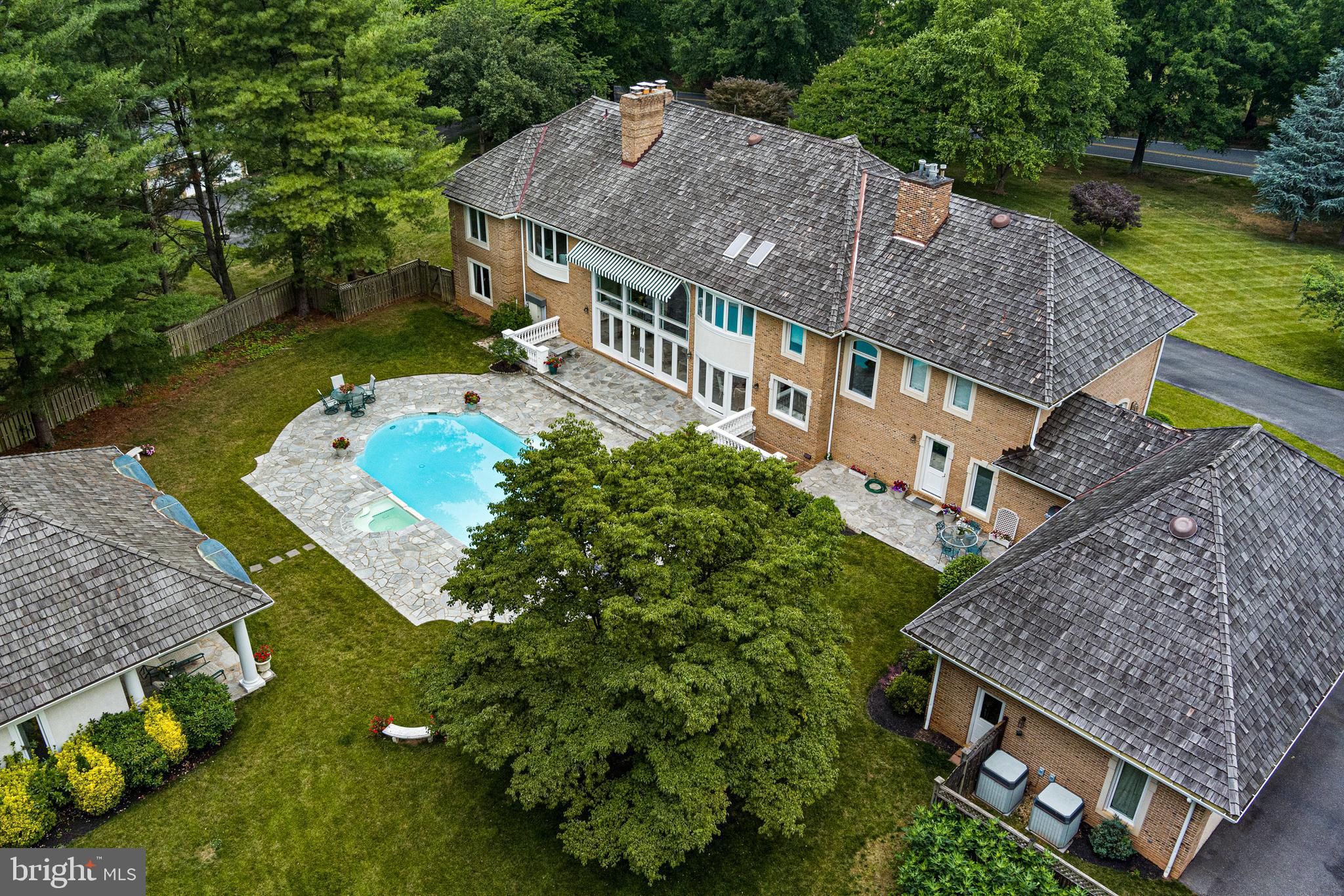 FALCONHURST - Residential