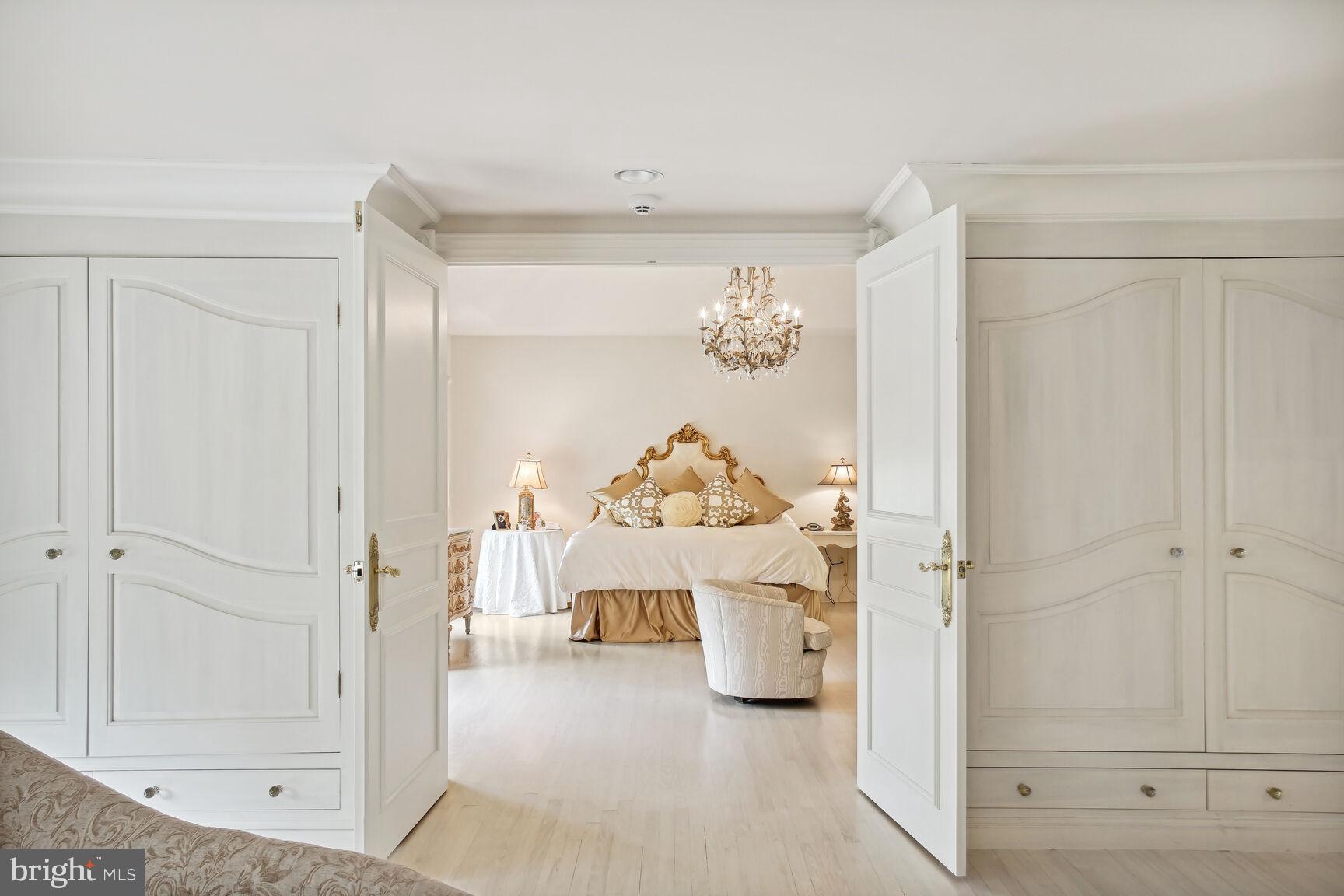 FALCONHURST - Residential