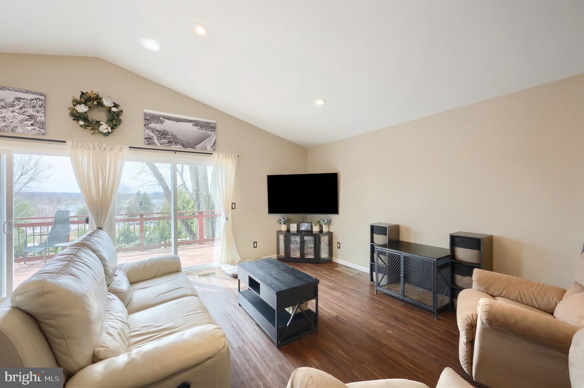 LAKE MEADE - Residential