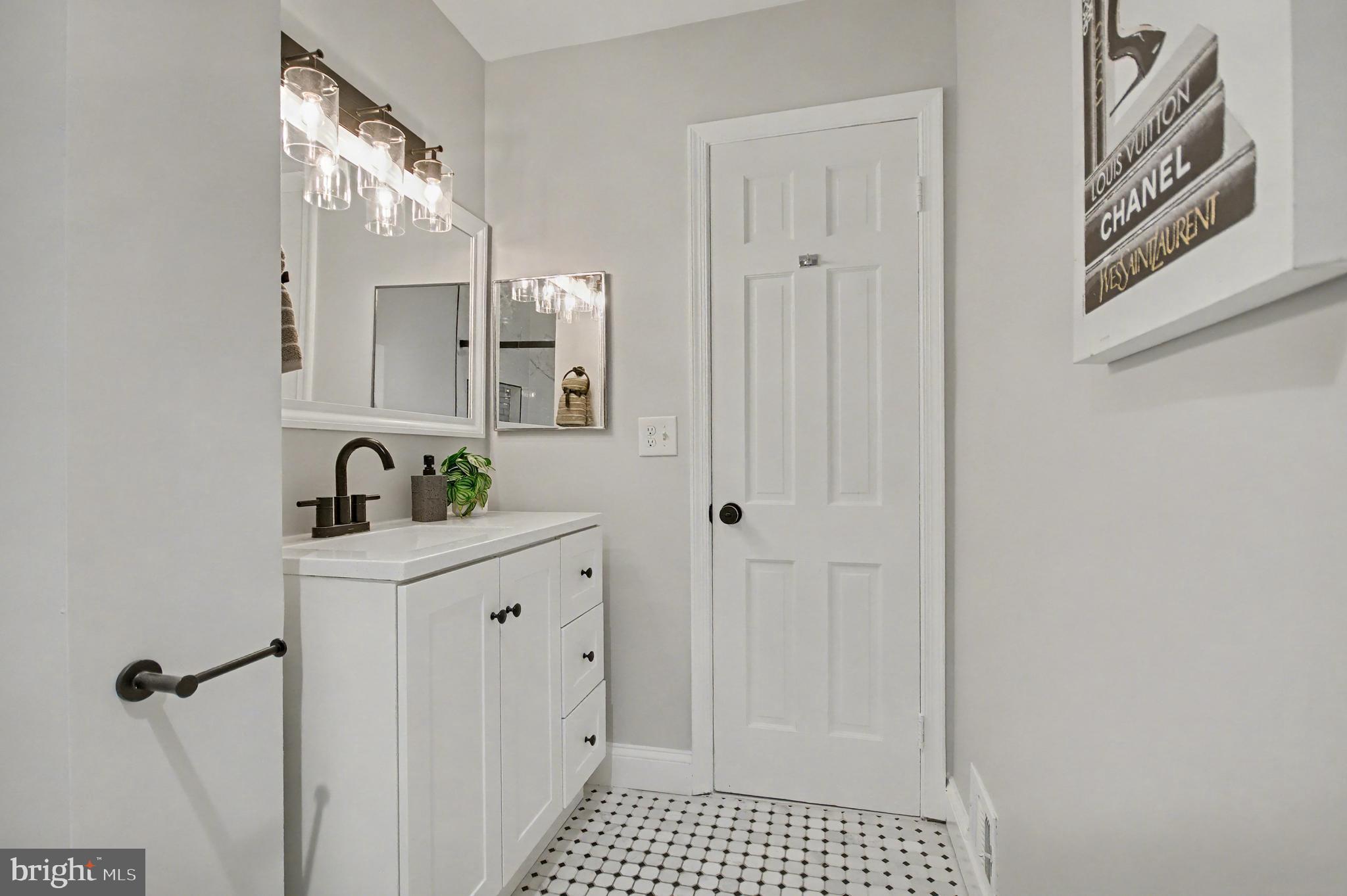 GEORGETOWN HOUSES - Residential Lease