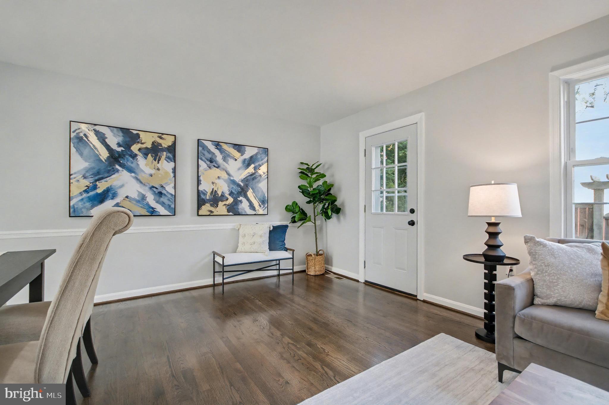 GEORGETOWN HOUSES - Residential Lease