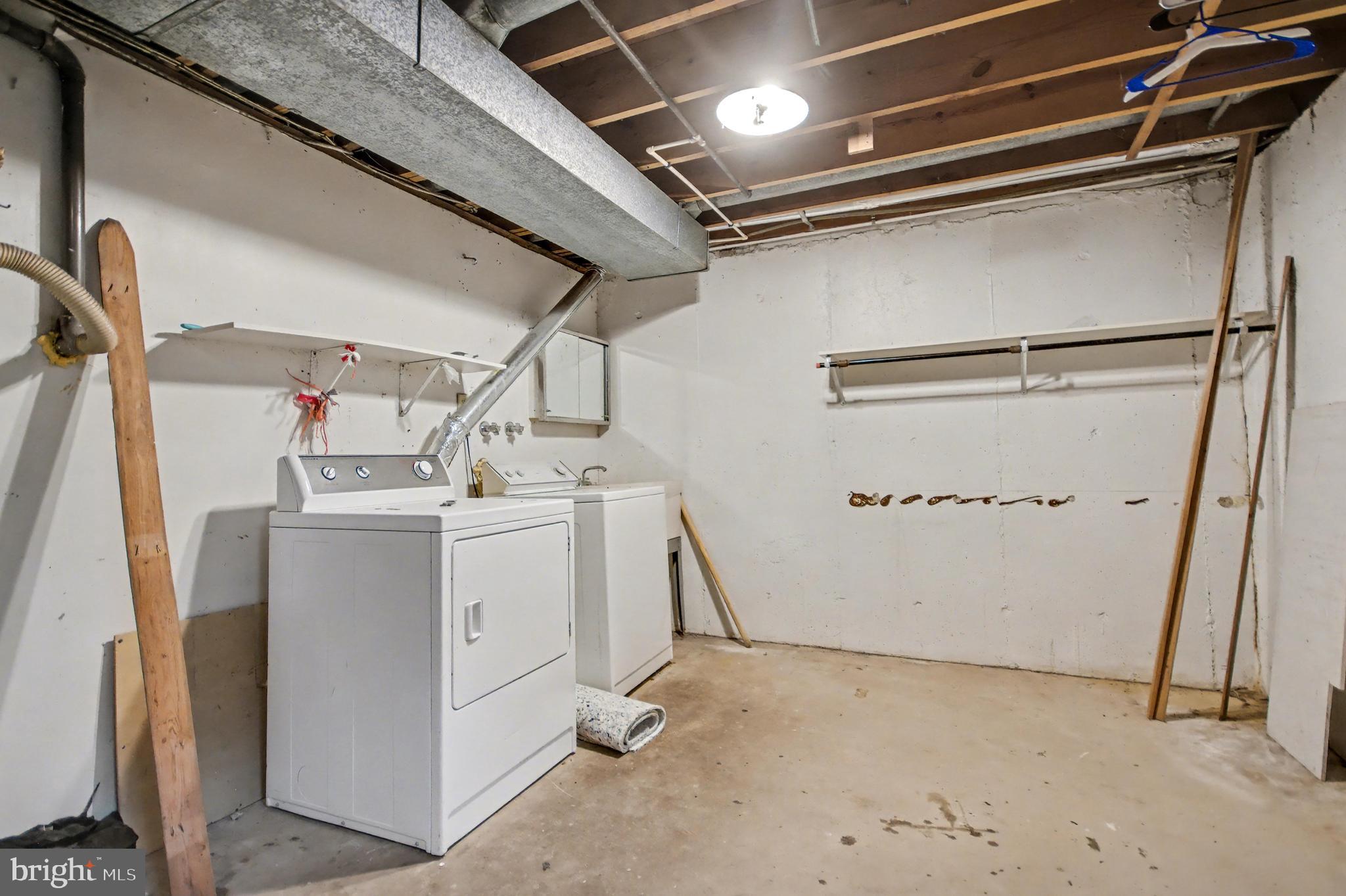 GEORGETOWN HOUSES - Residential Lease