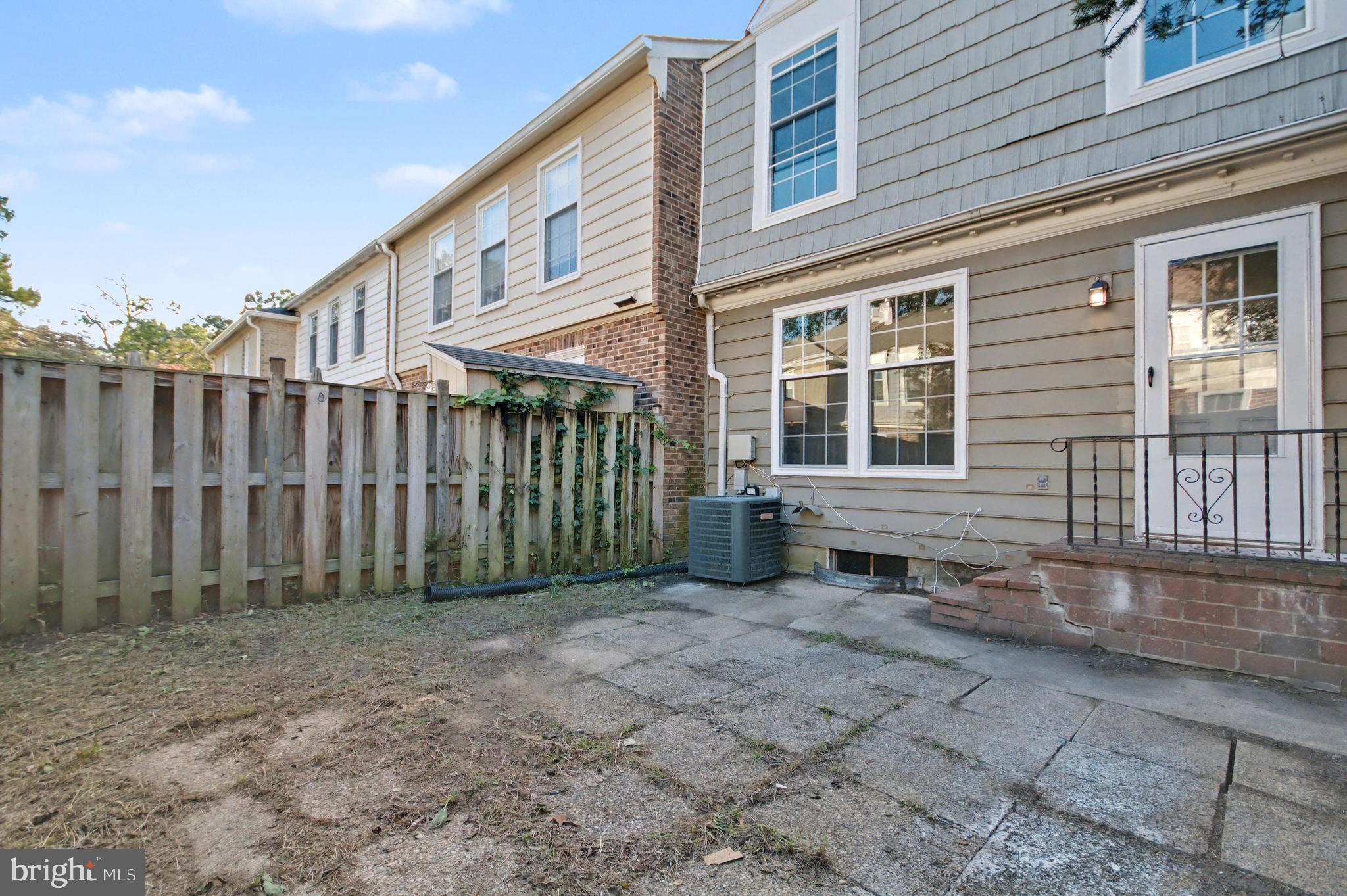 GEORGETOWN HOUSES - Residential Lease