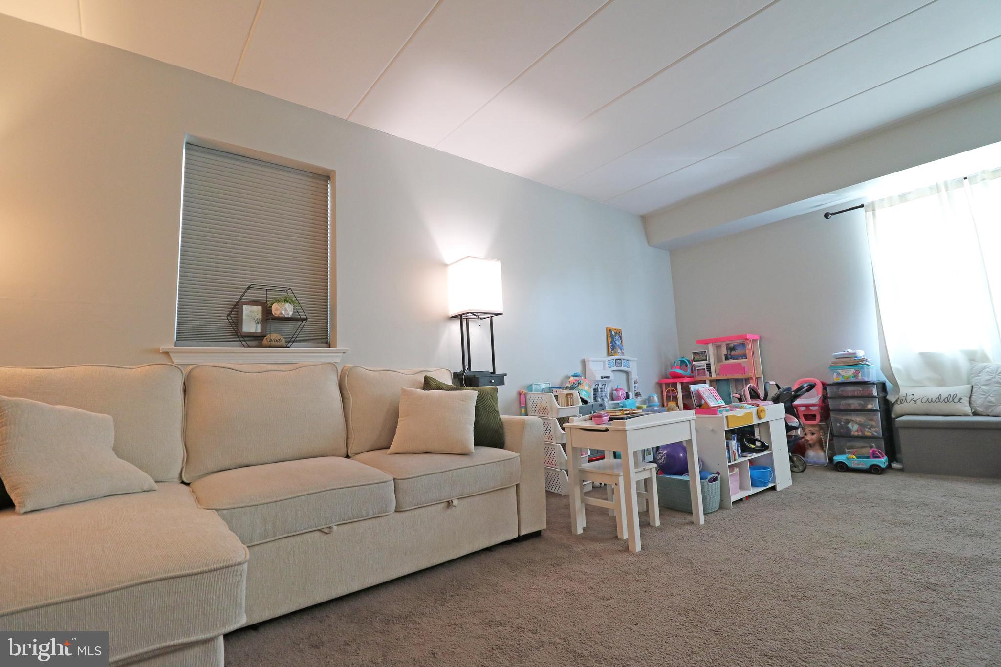 646 COUNTRY LANE