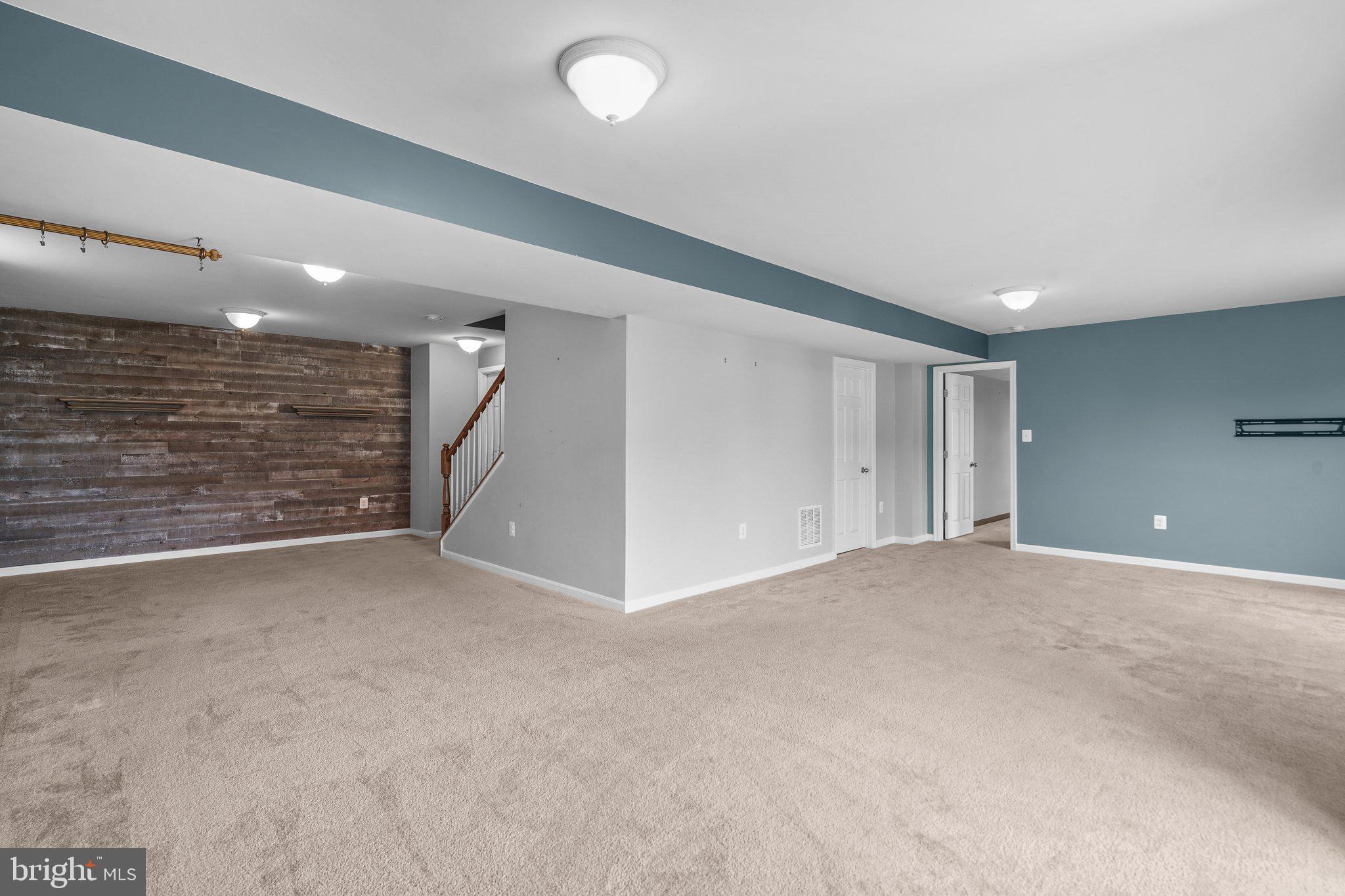 MOUNTAIN VALLEY - Residential Lease