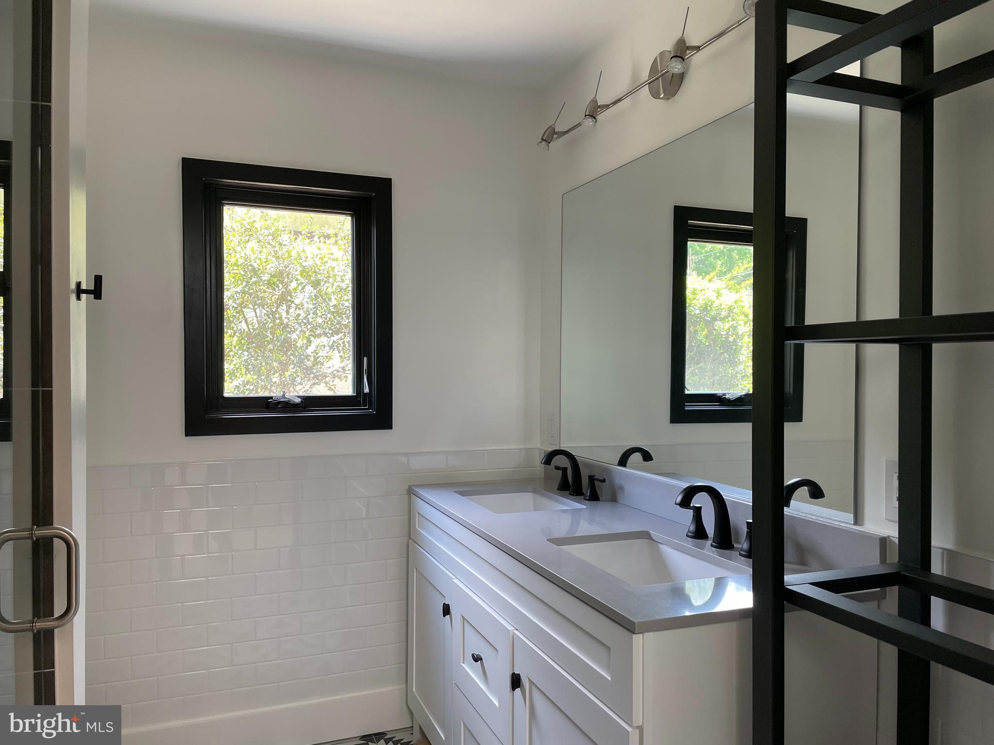 HILLWOOD - Residential Lease