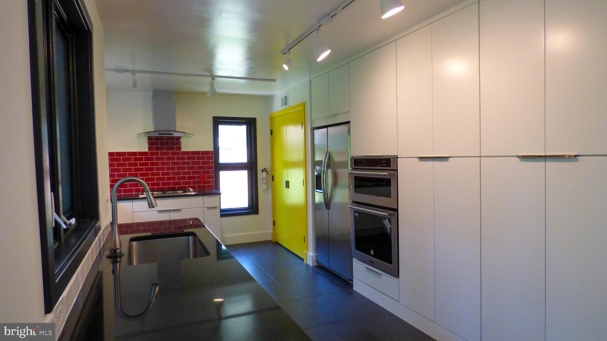 HILLWOOD - Residential Lease