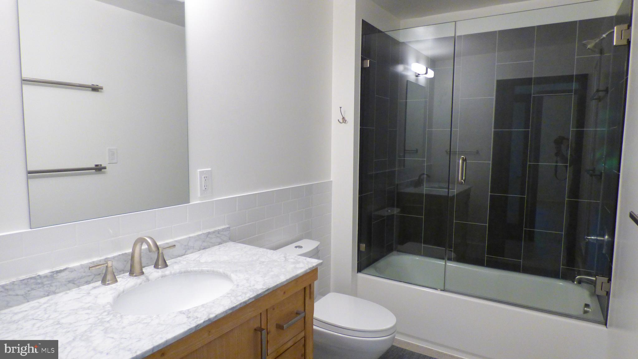 HILLWOOD - Residential Lease