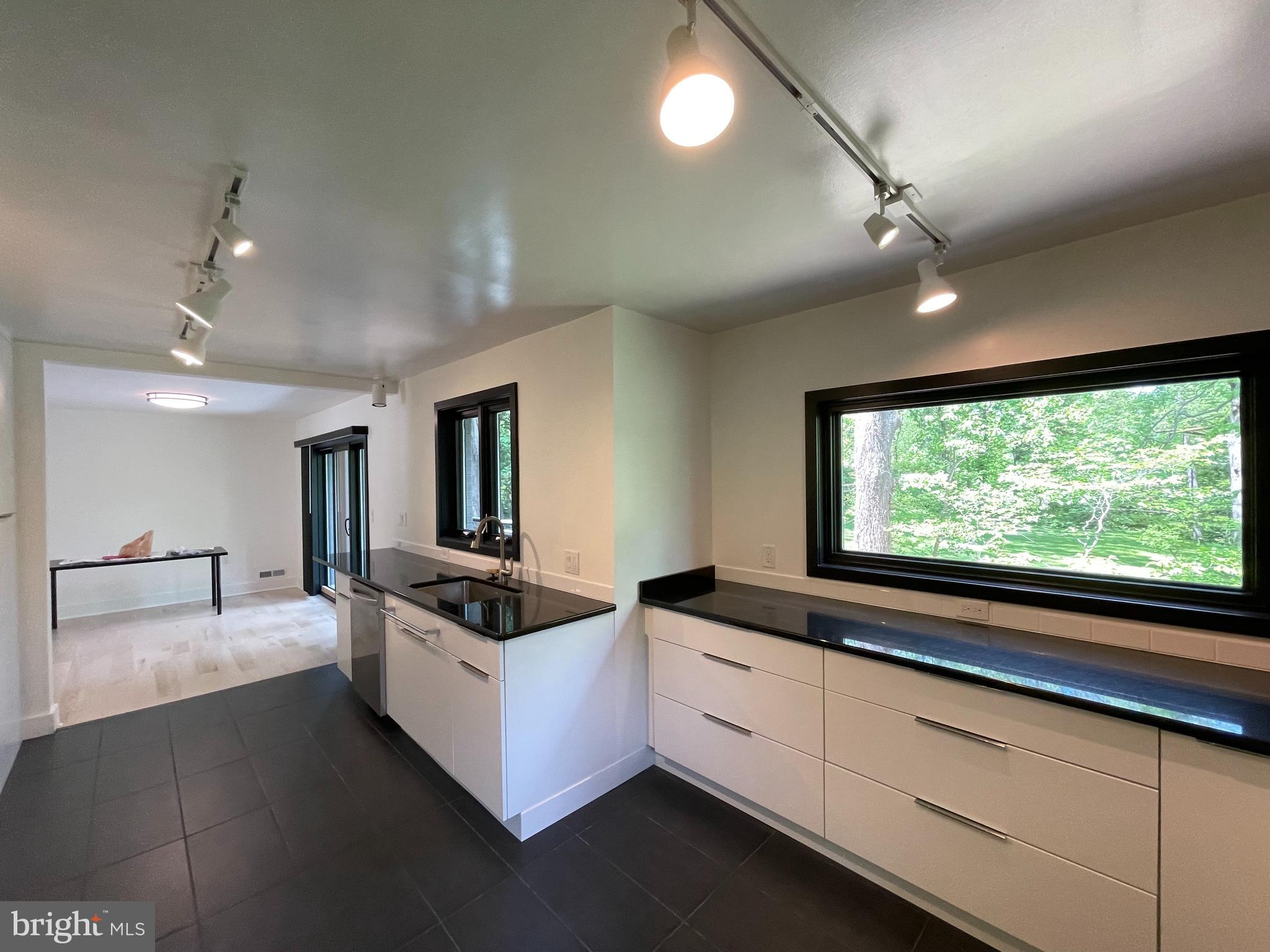 HILLWOOD - Residential Lease