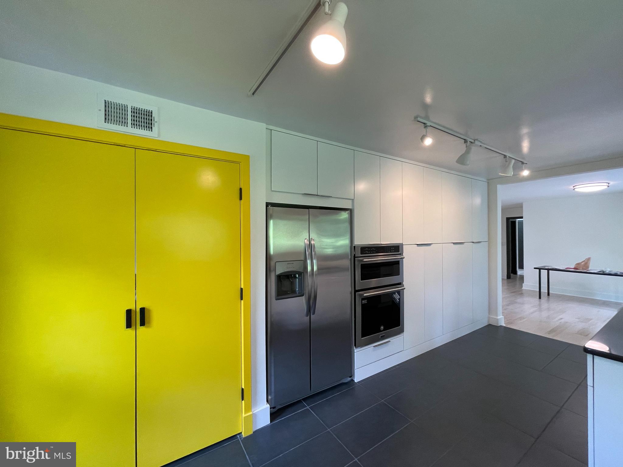 HILLWOOD - Residential Lease