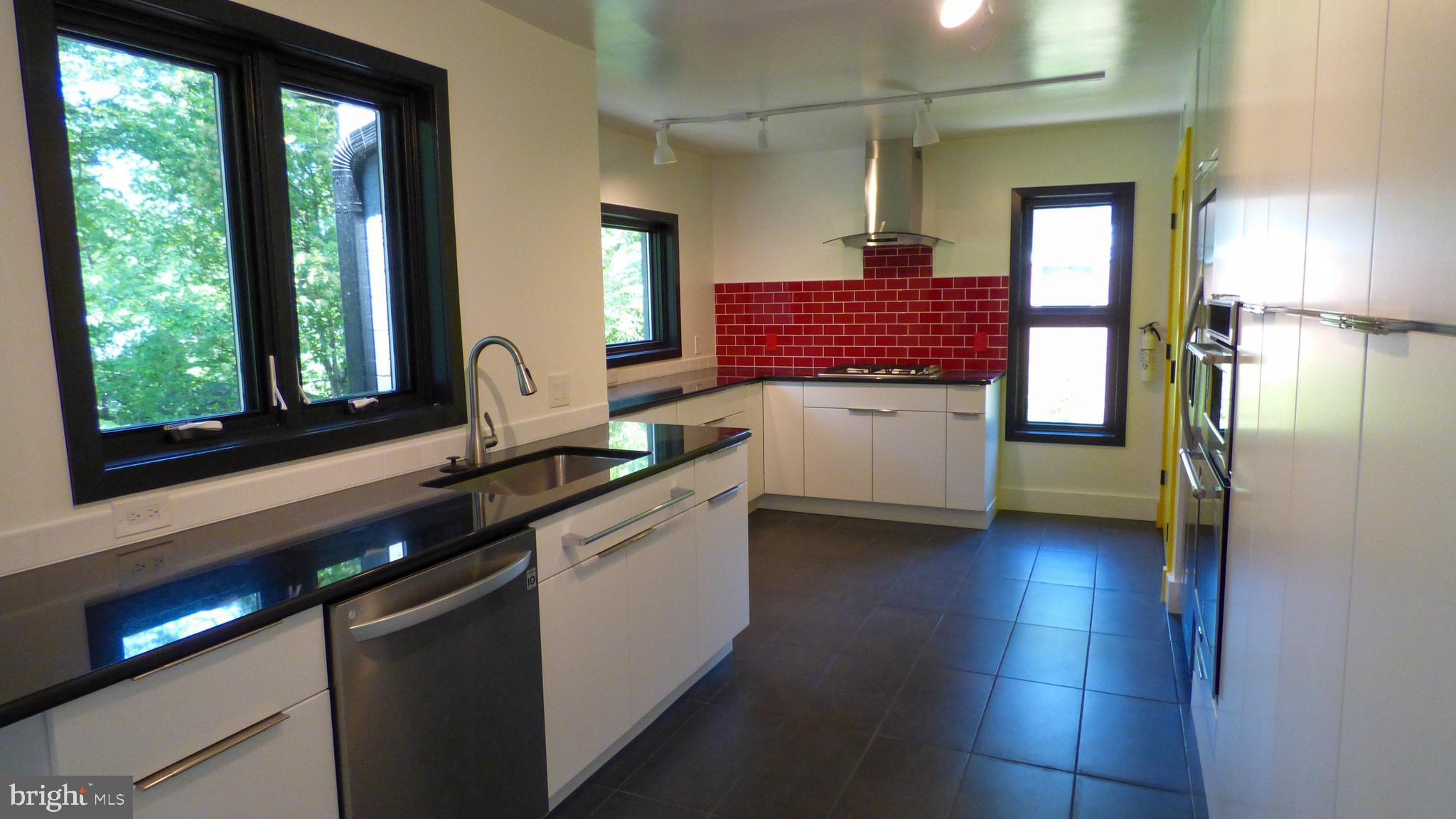 HILLWOOD - Residential Lease