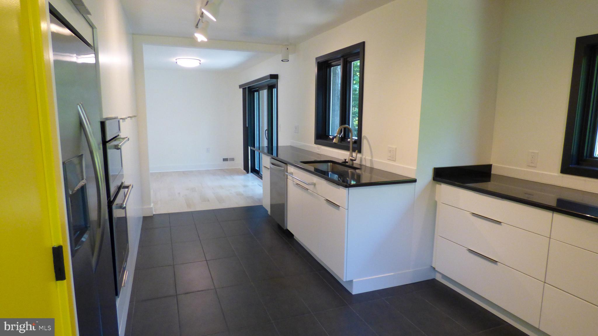 HILLWOOD - Residential Lease