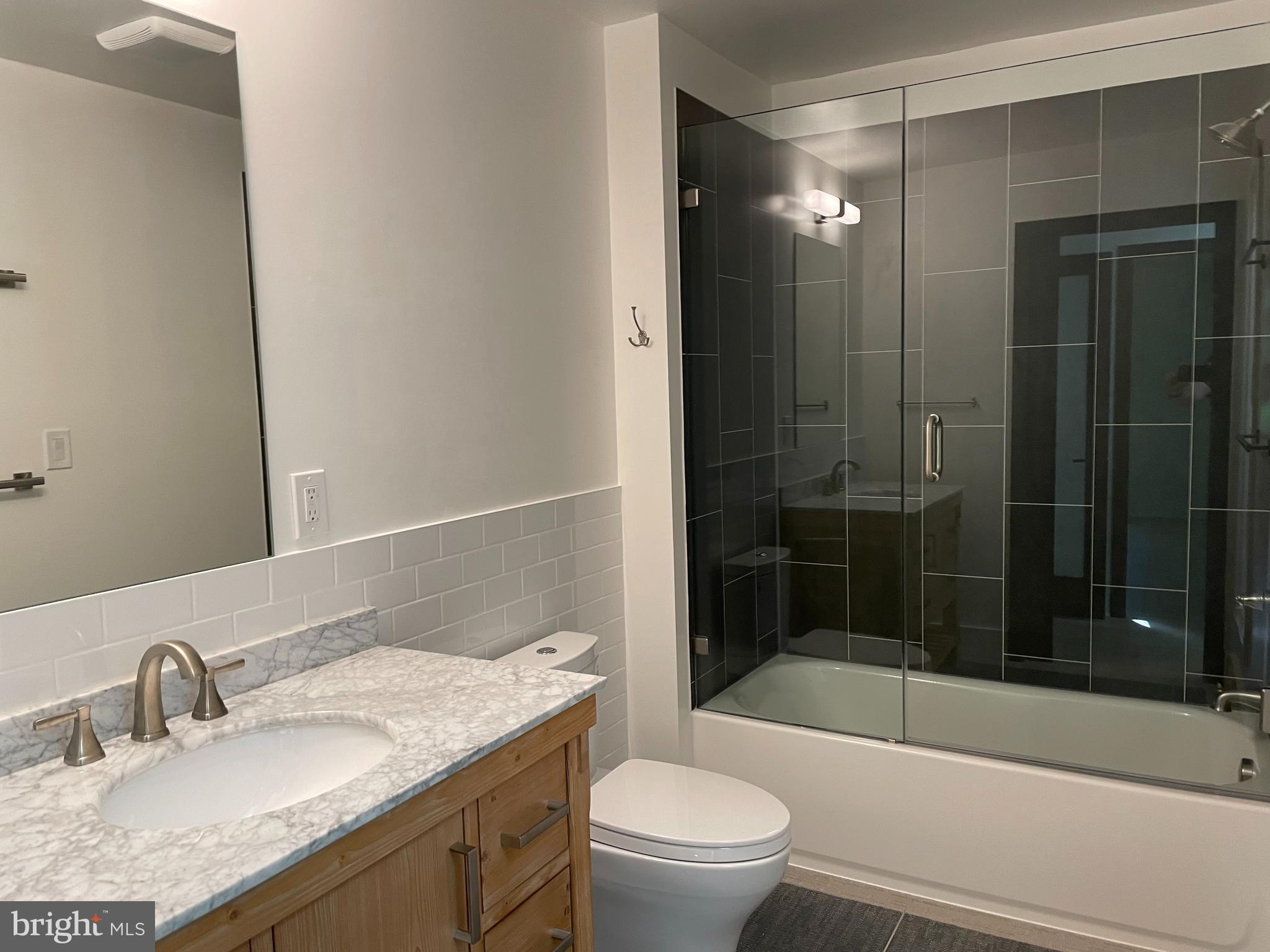 HILLWOOD - Residential Lease