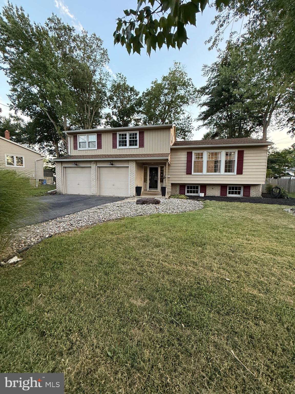 1104 WILLOWDALE DRIVE