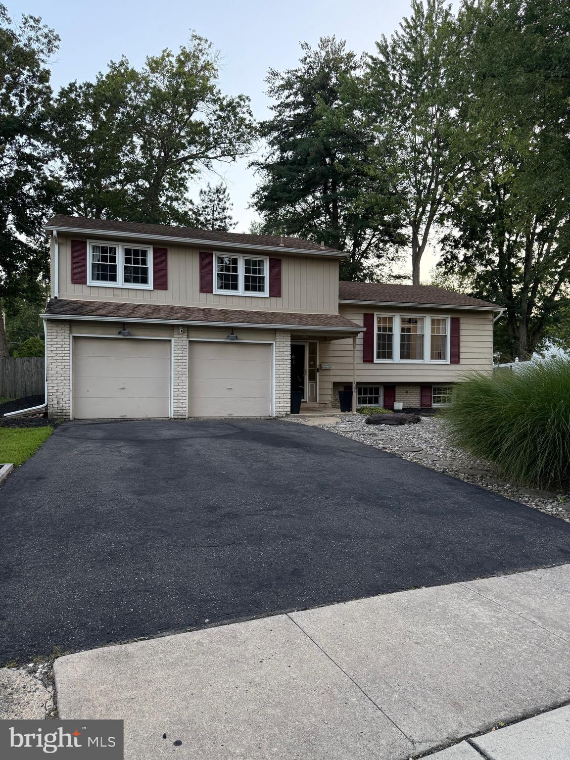 1104 WILLOWDALE DRIVE