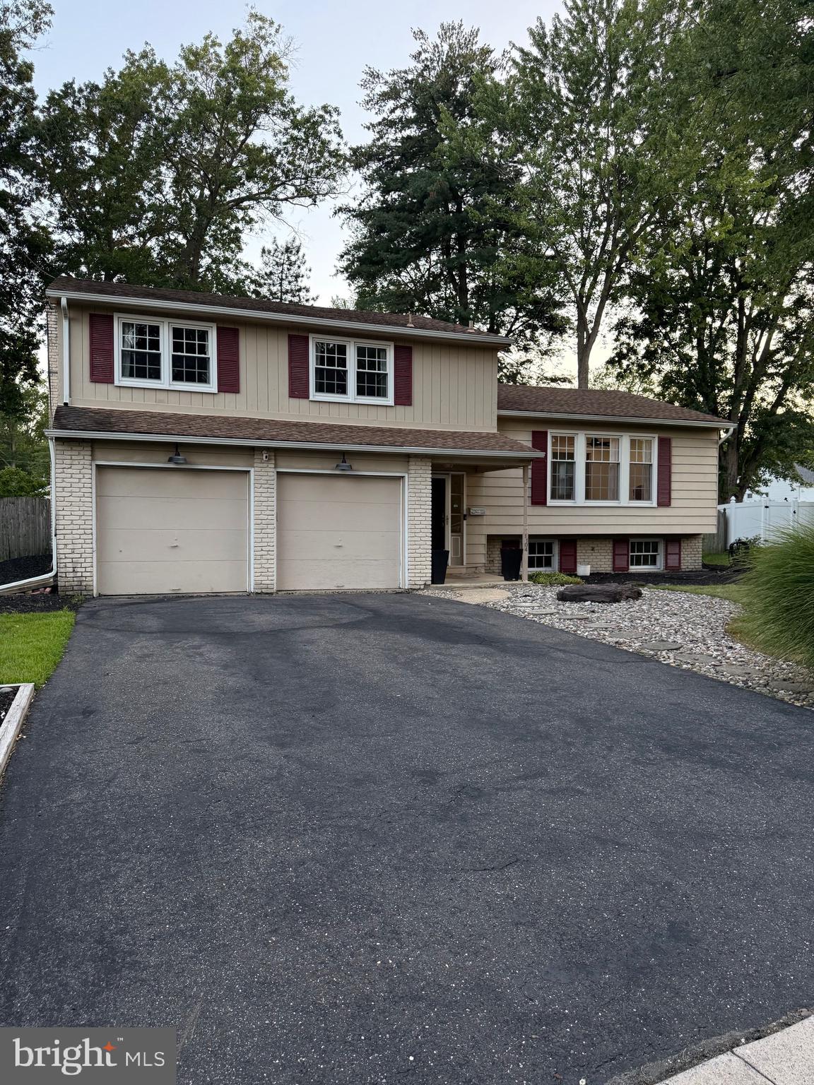 1104 WILLOWDALE DRIVE